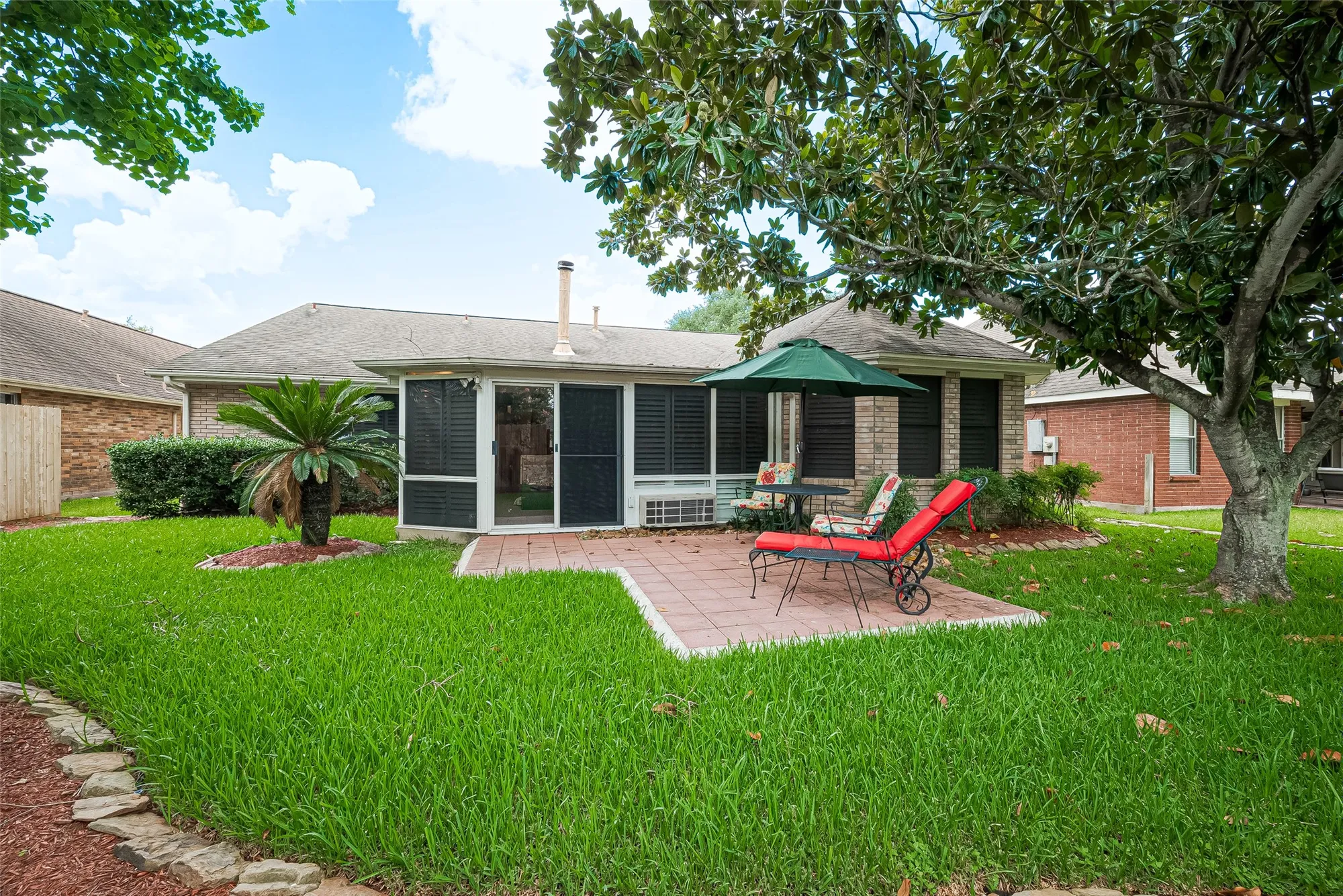 Property Slideshow image 34 of 46 | 2738 n larkspur cir, Pearland, TX, 77584