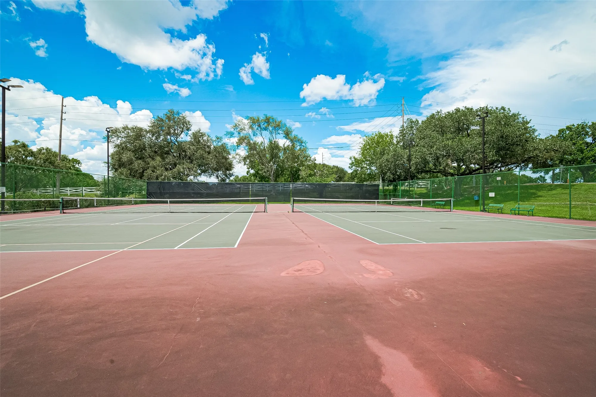 Property Slideshow image 36 of 46 | 2738 n larkspur cir, Pearland, TX, 77584