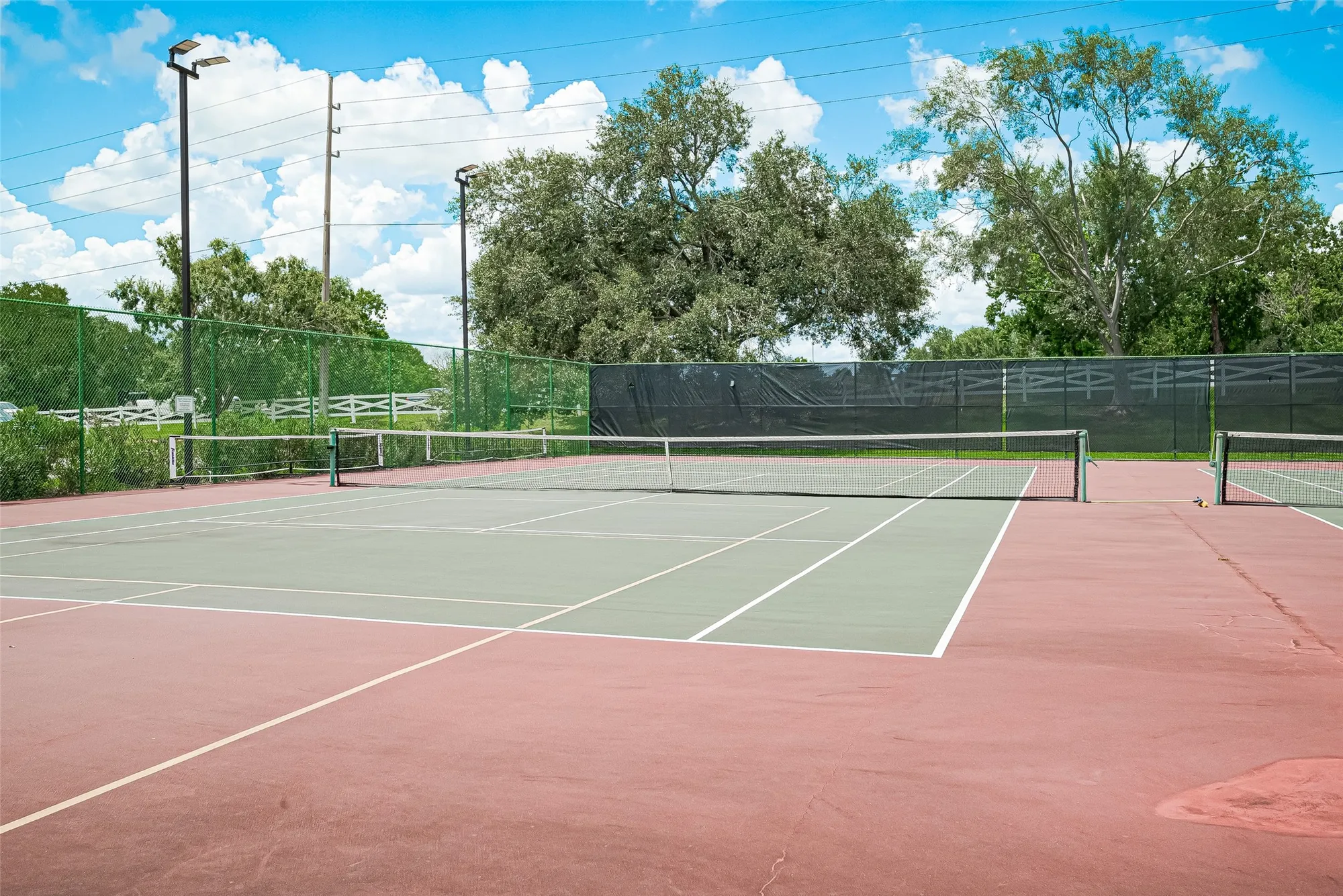 Property Slideshow image 37 of 46 | 2738 n larkspur cir, Pearland, TX, 77584