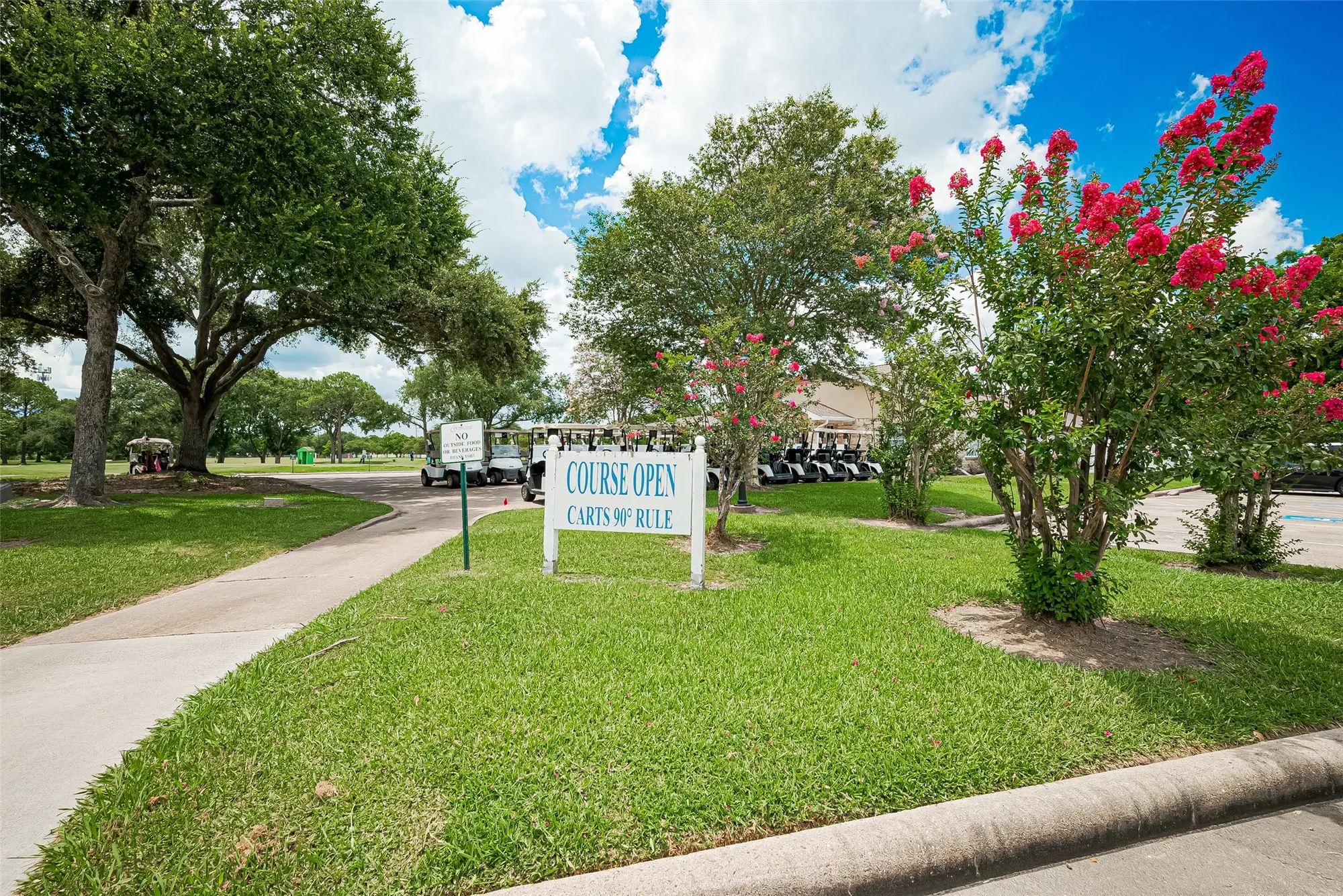 Property Slideshow image 39 of 46 | 2738 n larkspur cir, Pearland, TX, 77584