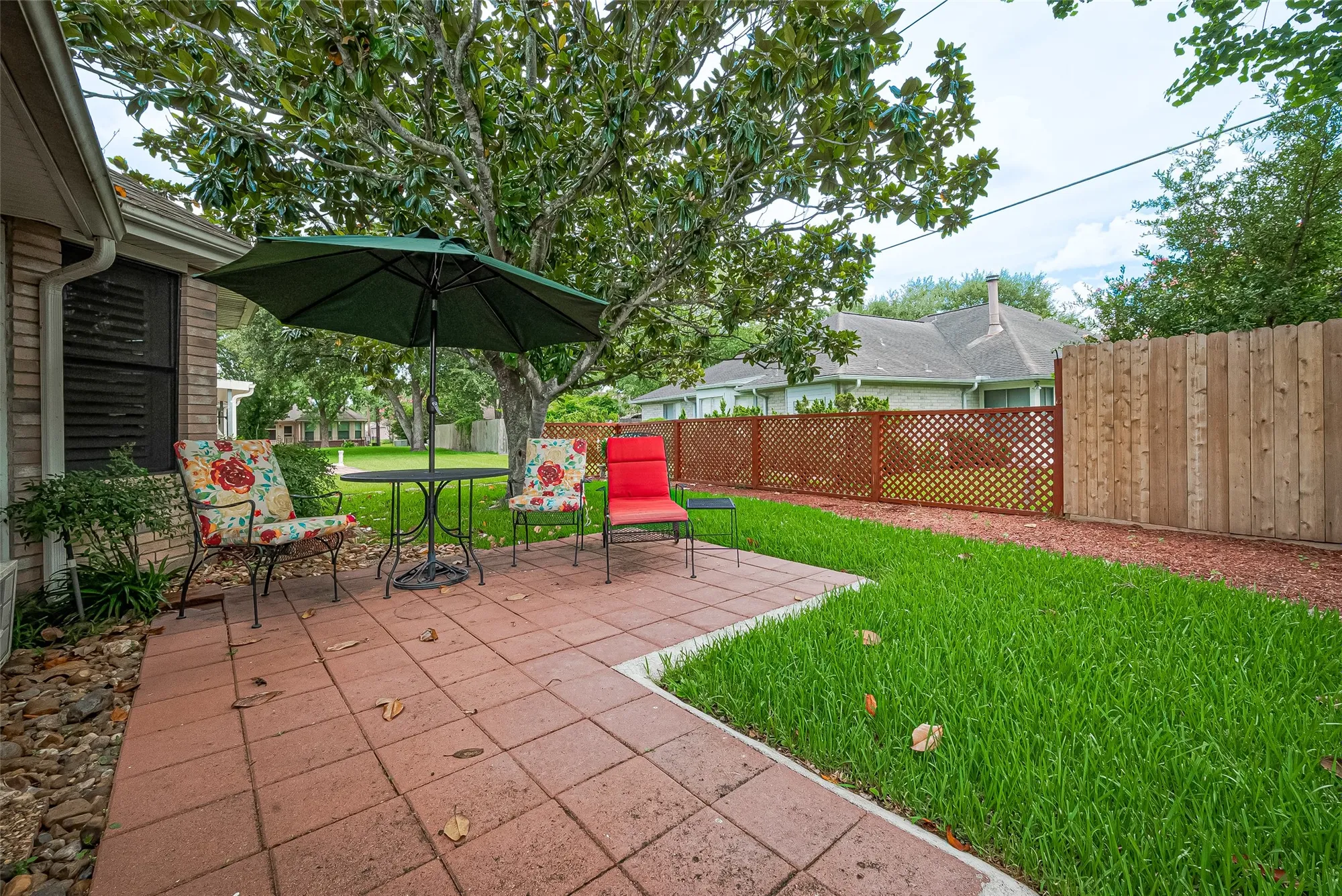 Property Slideshow image 32 of 46 | 2738 n larkspur cir, Pearland, TX, 77584
