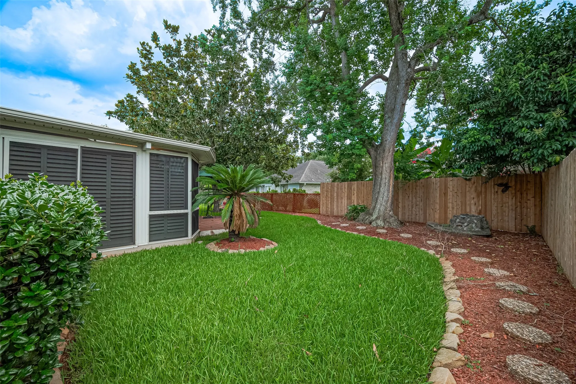 Property Slideshow image 33 of 46 | 2738 n larkspur cir, Pearland, TX, 77584