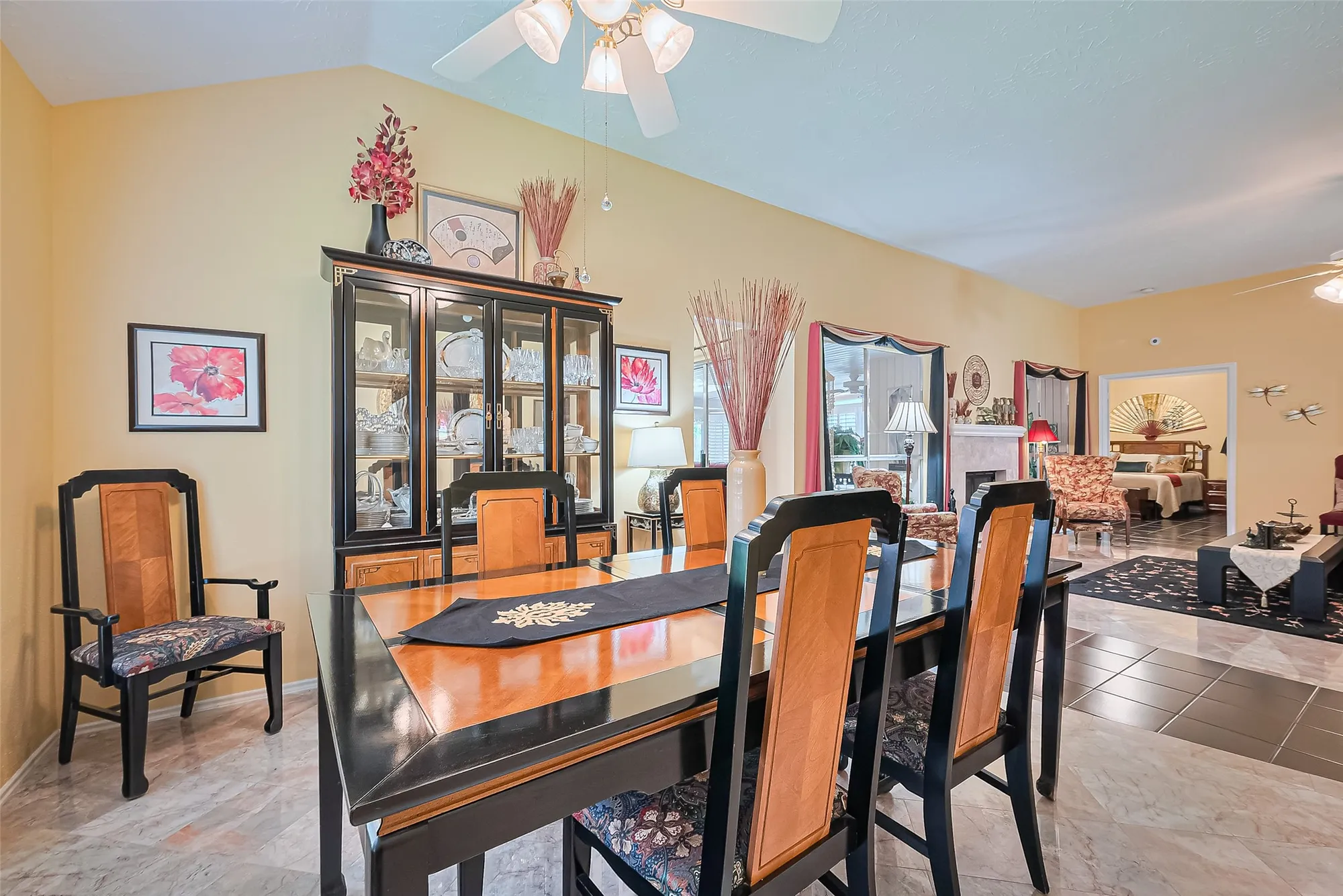 Property Slideshow image 7 of 46 | 2738 n larkspur cir, Pearland, TX, 77584