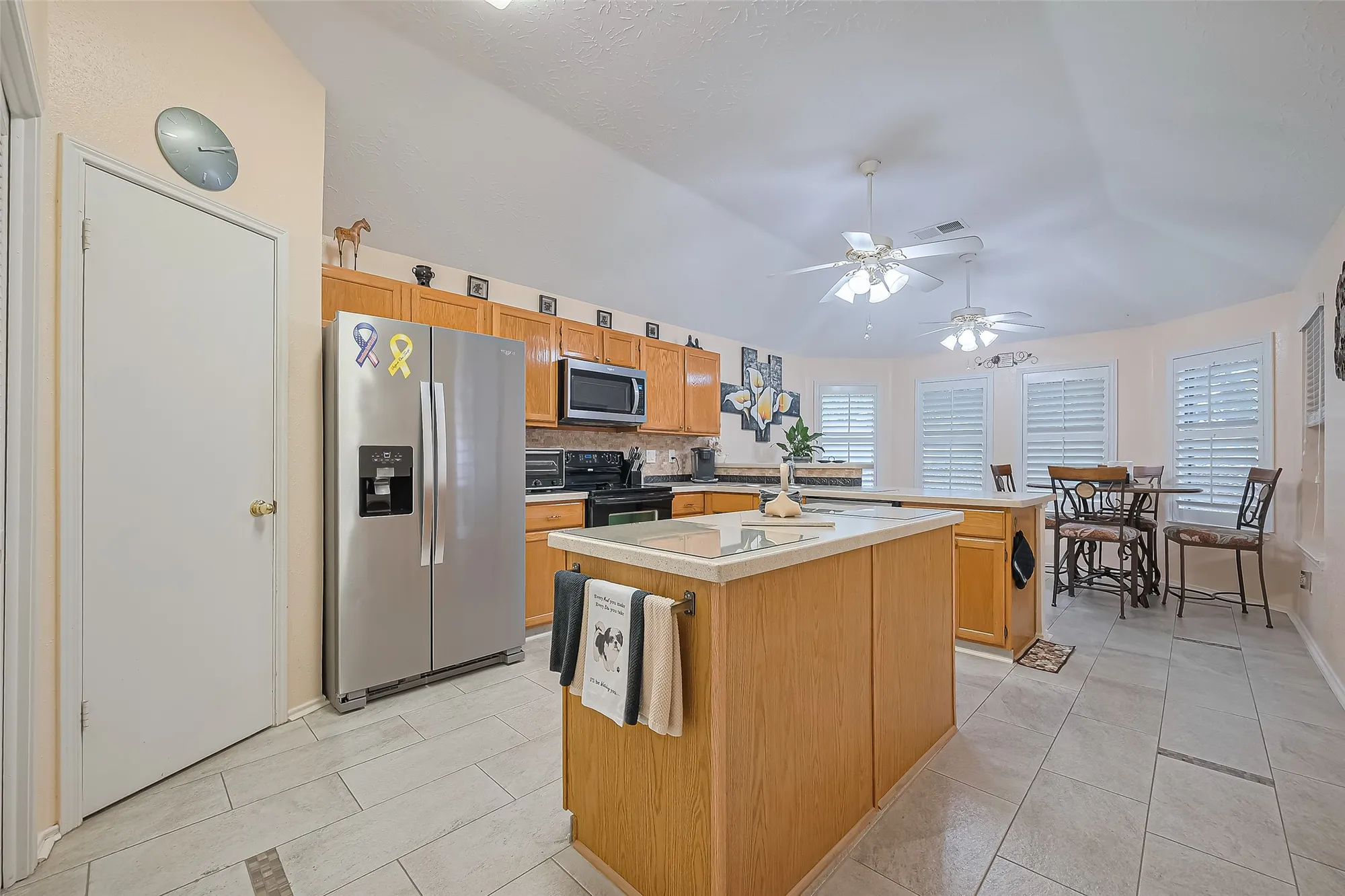 Property Slideshow image 9 of 46 | 2738 n larkspur cir, Pearland, TX, 77584