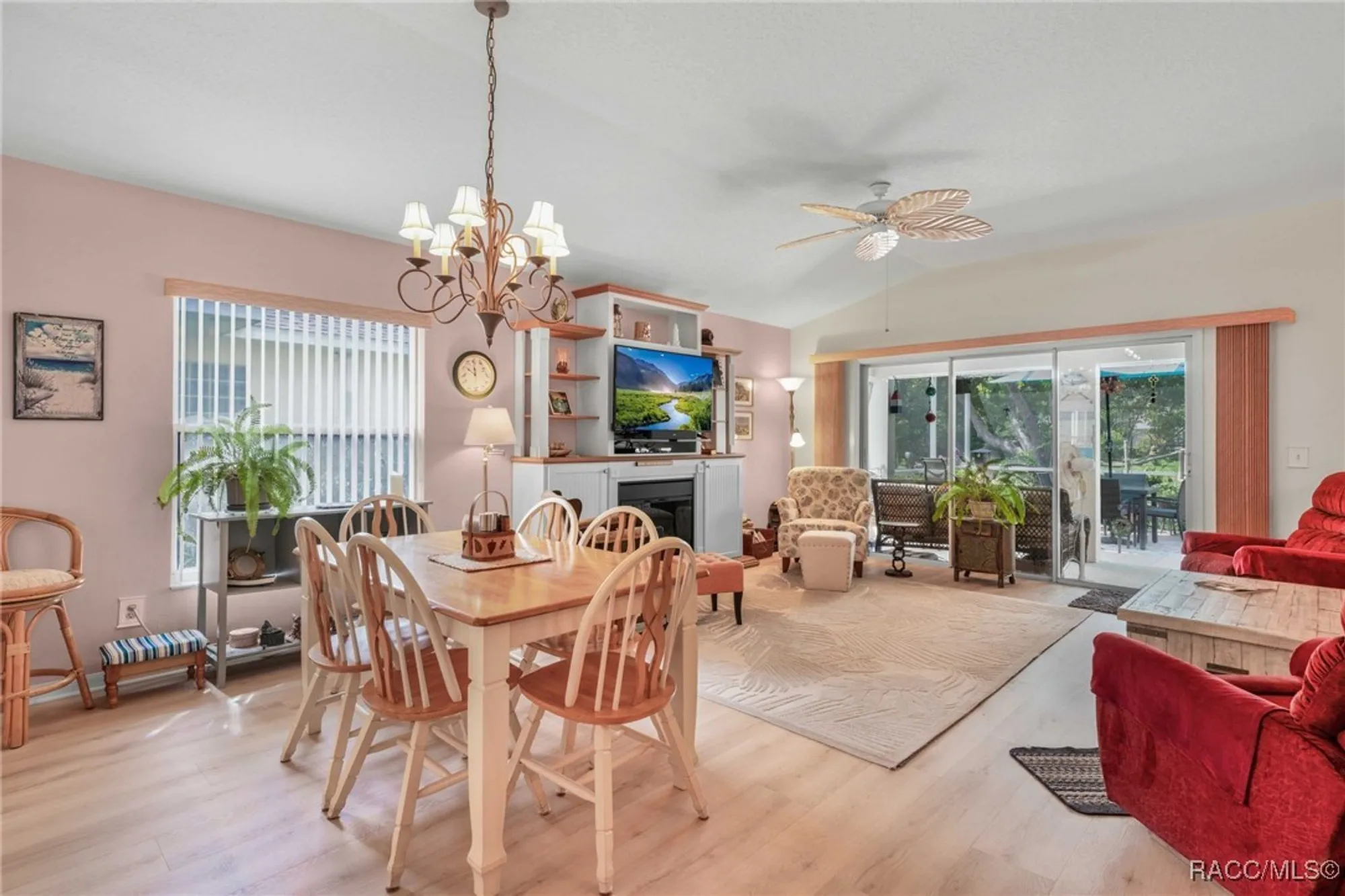 Property Slideshow image 8 of 50 | 6354 w cannondale dr, Crystal River, FL, 34429