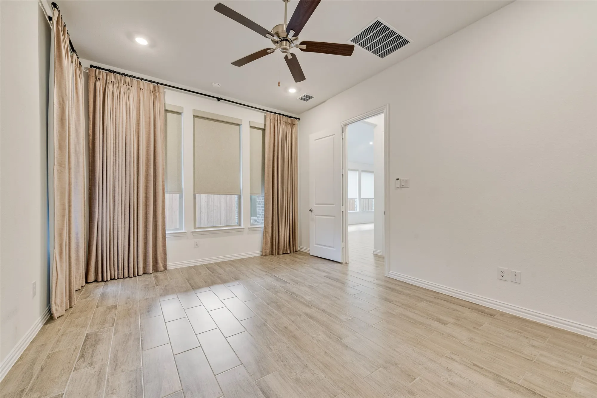 Property Slideshow image 14 of 32 | 4755 kings garden pkwy, Arlington, TX, 76005