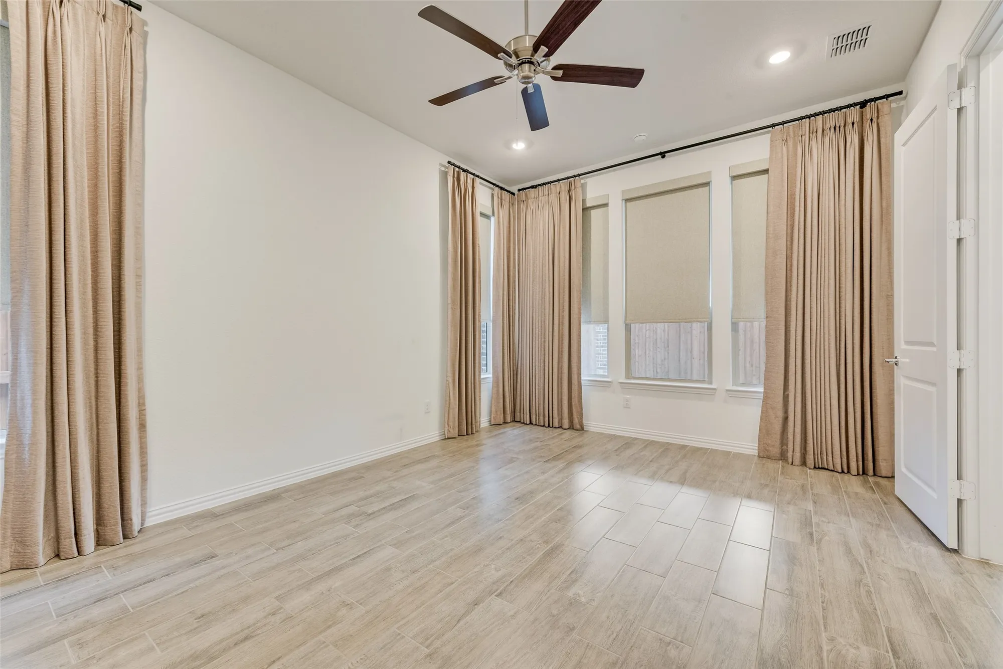 Property Slideshow image 15 of 32 | 4755 kings garden pkwy, Arlington, TX, 76005