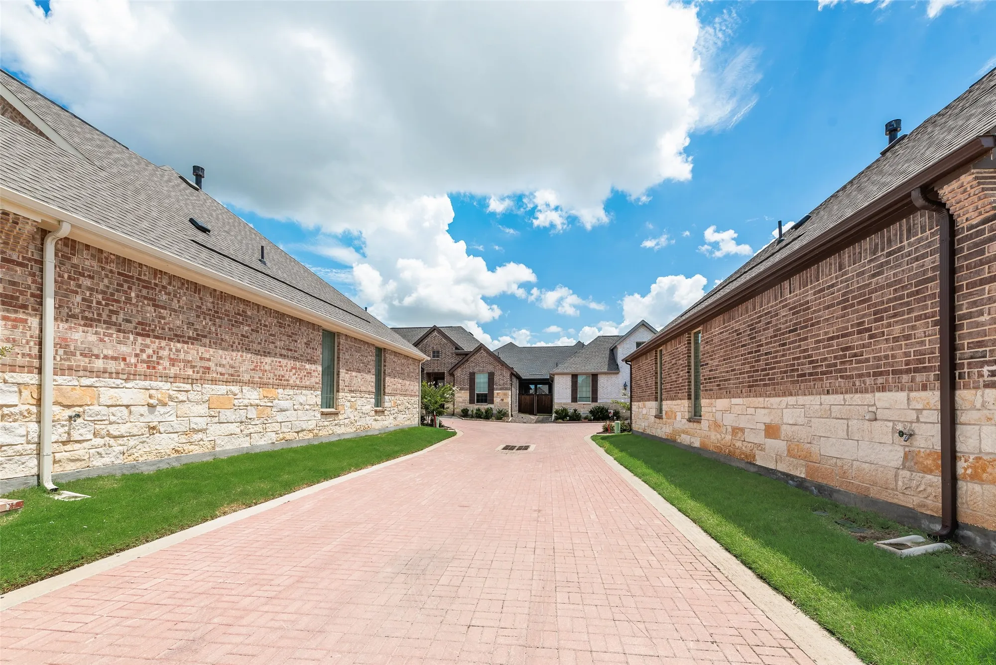 Property Slideshow image 27 of 32 | 4755 kings garden pkwy, Arlington, TX, 76005