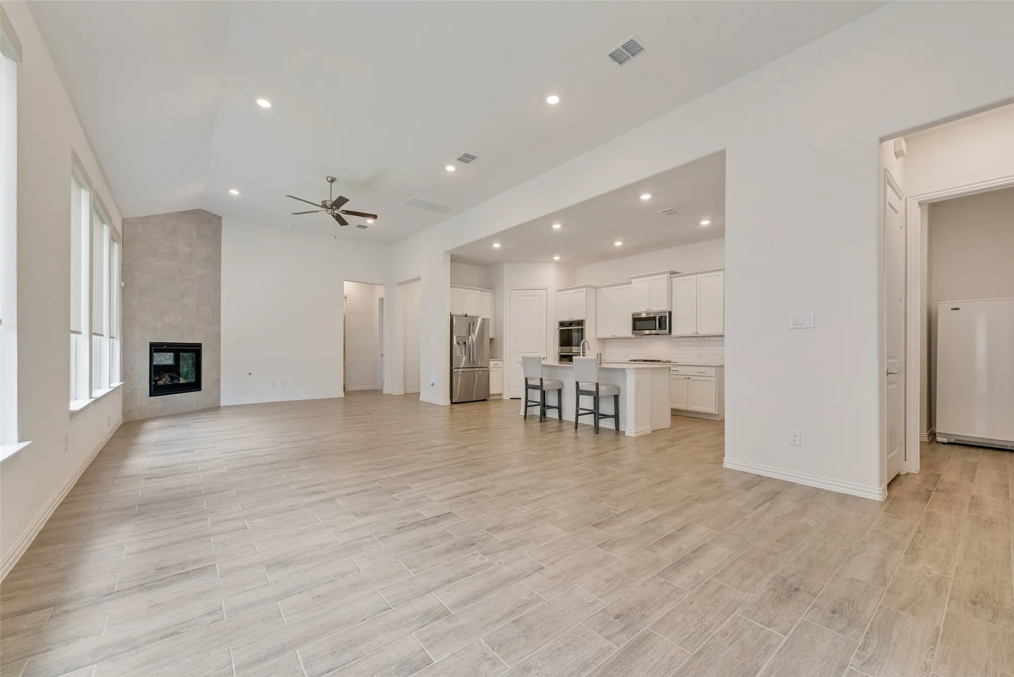 Property Slideshow image 8 of 32 | 4755 kings garden pkwy, Arlington, TX, 76005