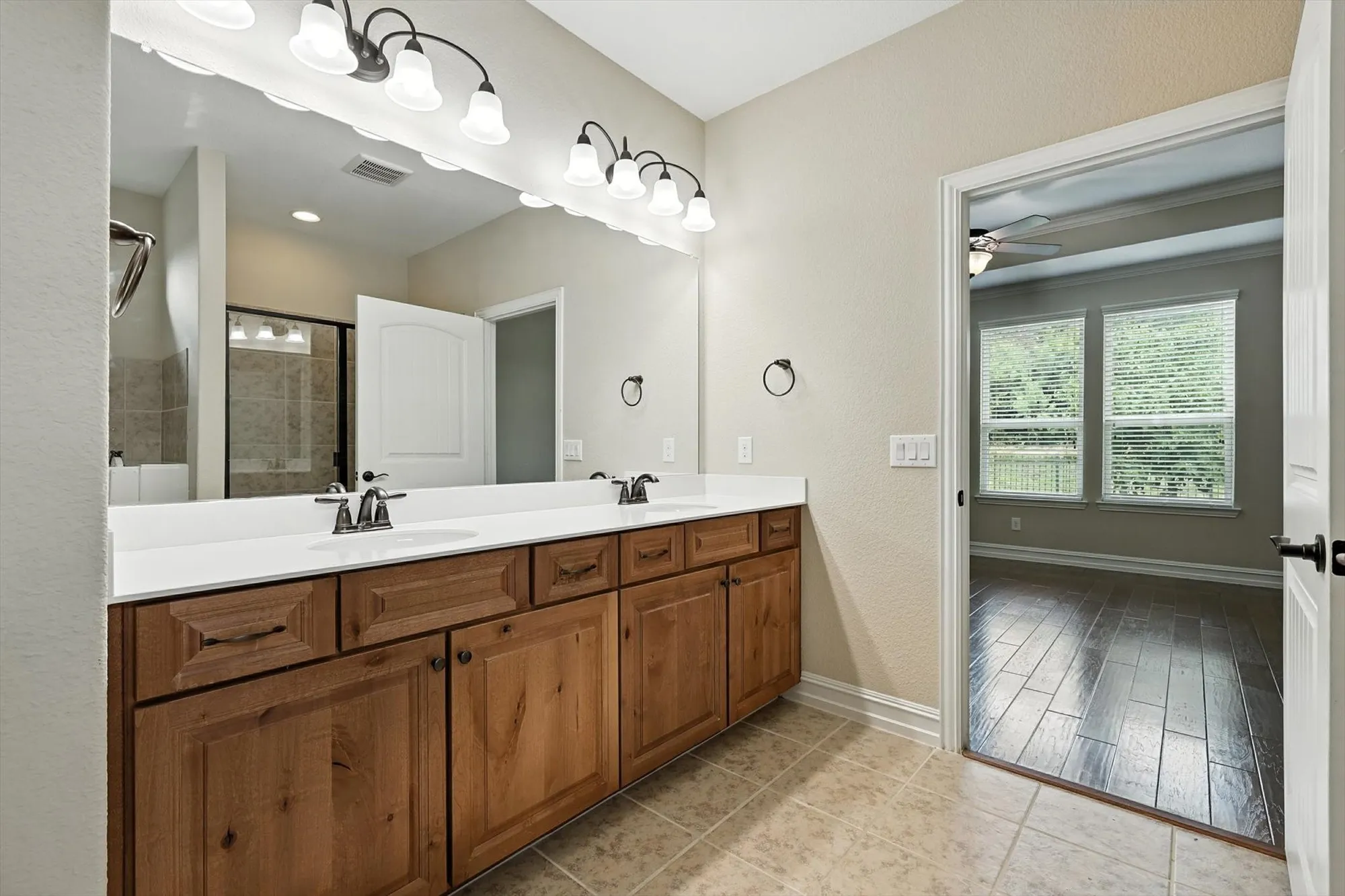 Property Slideshow image 15 of 40 | 6371 walnut hill ct, Frisco, TX, 75036