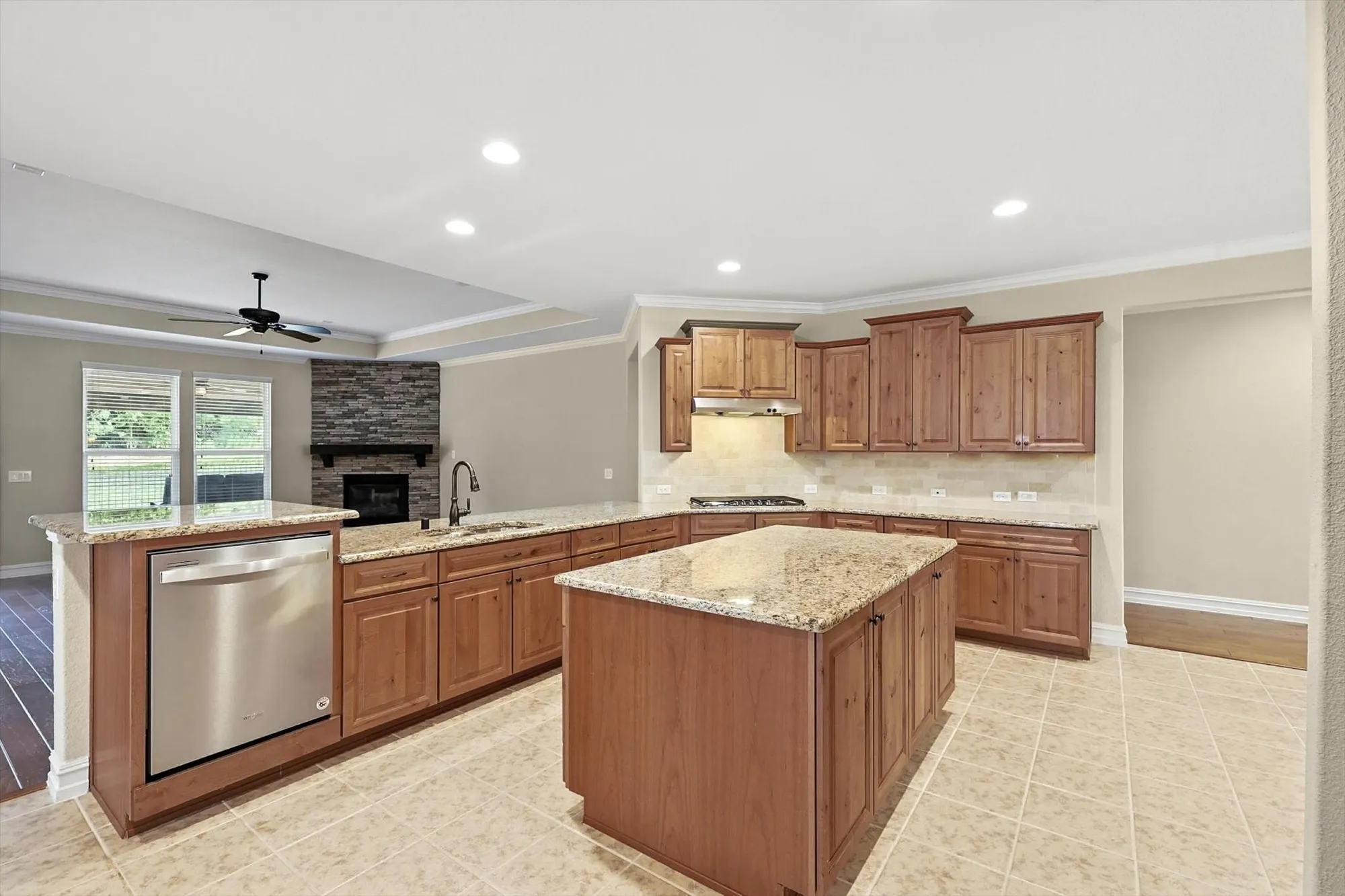 Property Slideshow image 4 of 40 | 6371 walnut hill ct, Frisco, TX, 75036