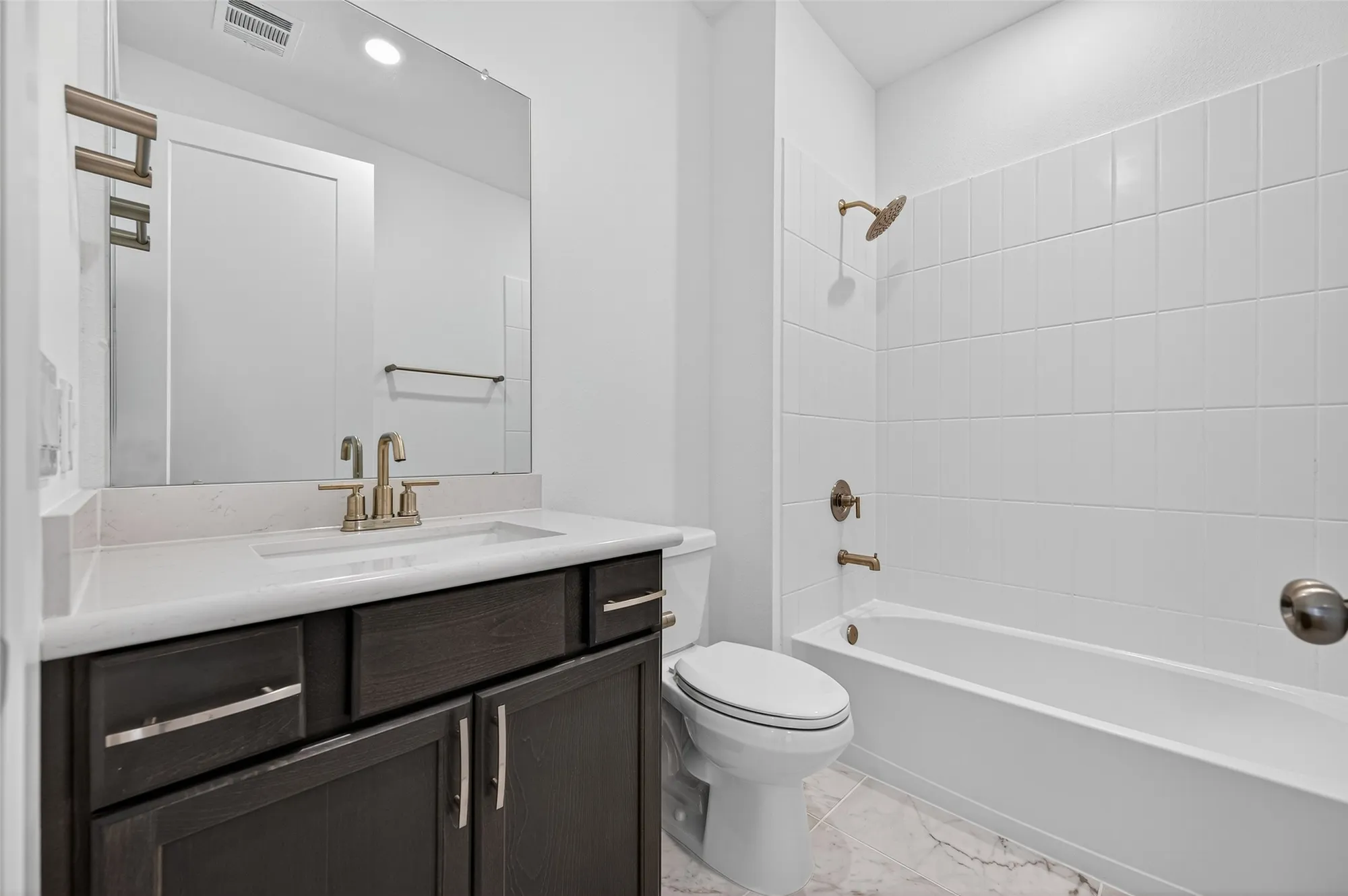 Property Slideshow image 11 of 42 | 5734 pedernales bend ln, Fulshear, TX, 77441