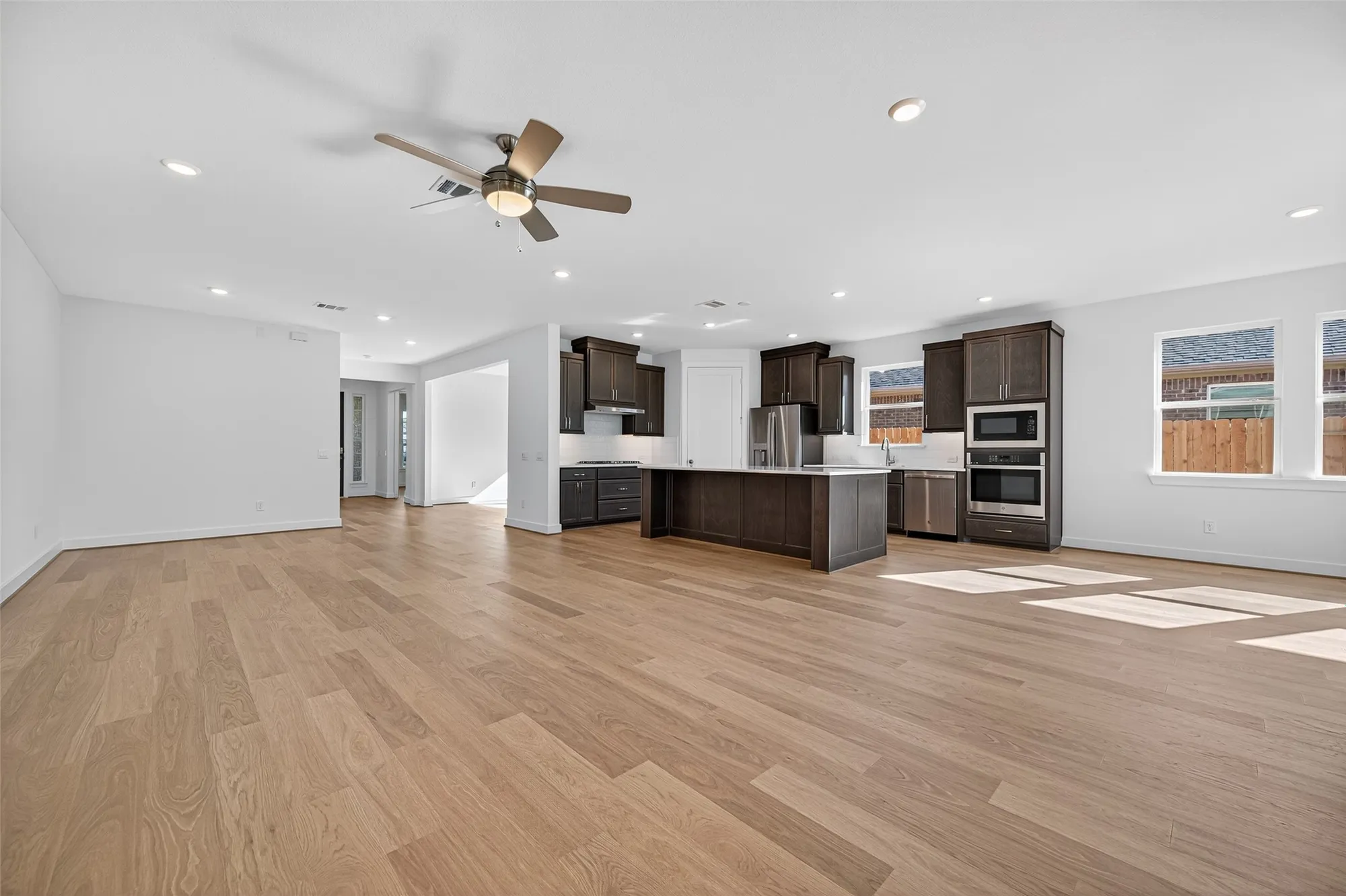 Property Slideshow image 12 of 42 | 5734 pedernales bend ln, Fulshear, TX, 77441