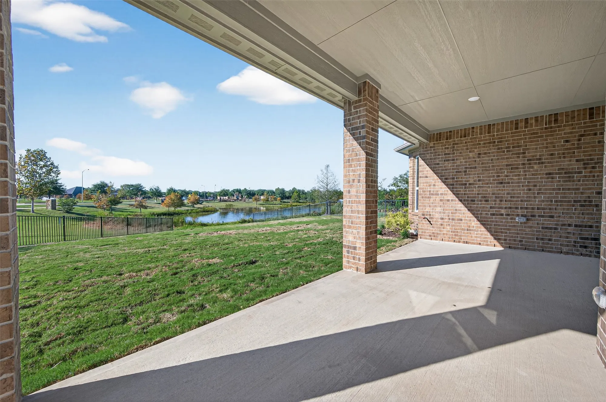 Property Slideshow image 25 of 42 | 5734 pedernales bend ln, Fulshear, TX, 77441