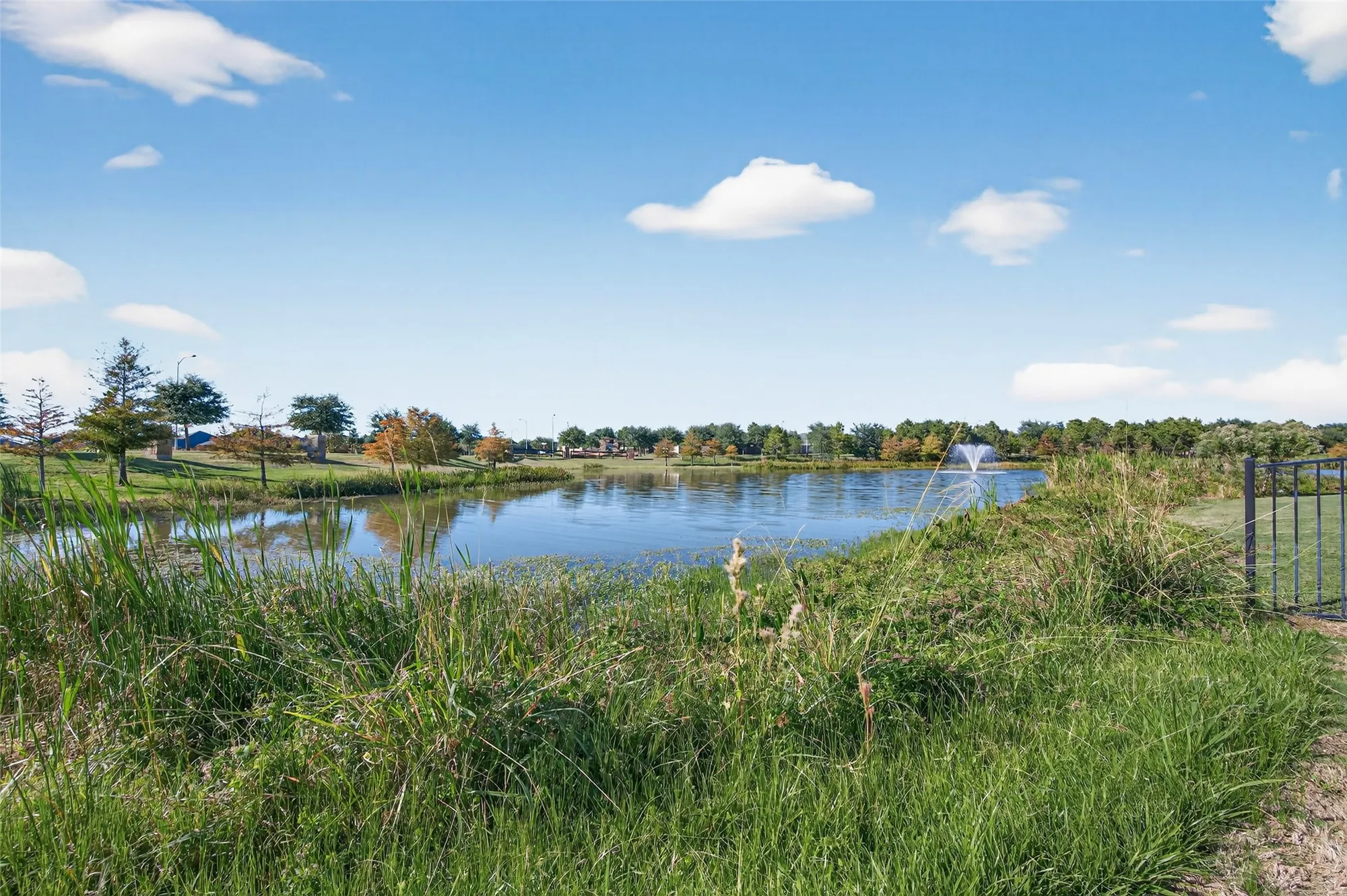 Property Slideshow image 27 of 42 | 5734 pedernales bend ln, Fulshear, TX, 77441