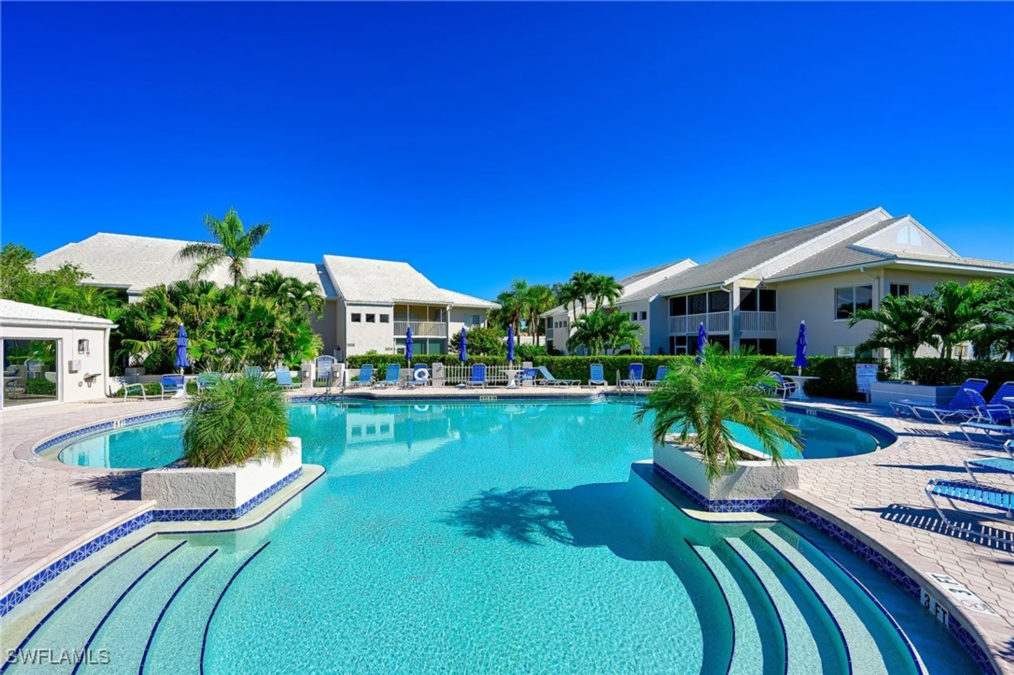 Property Slideshow image 16 of 19 | 5809 glencove dr 902, Naples, FL, 34108