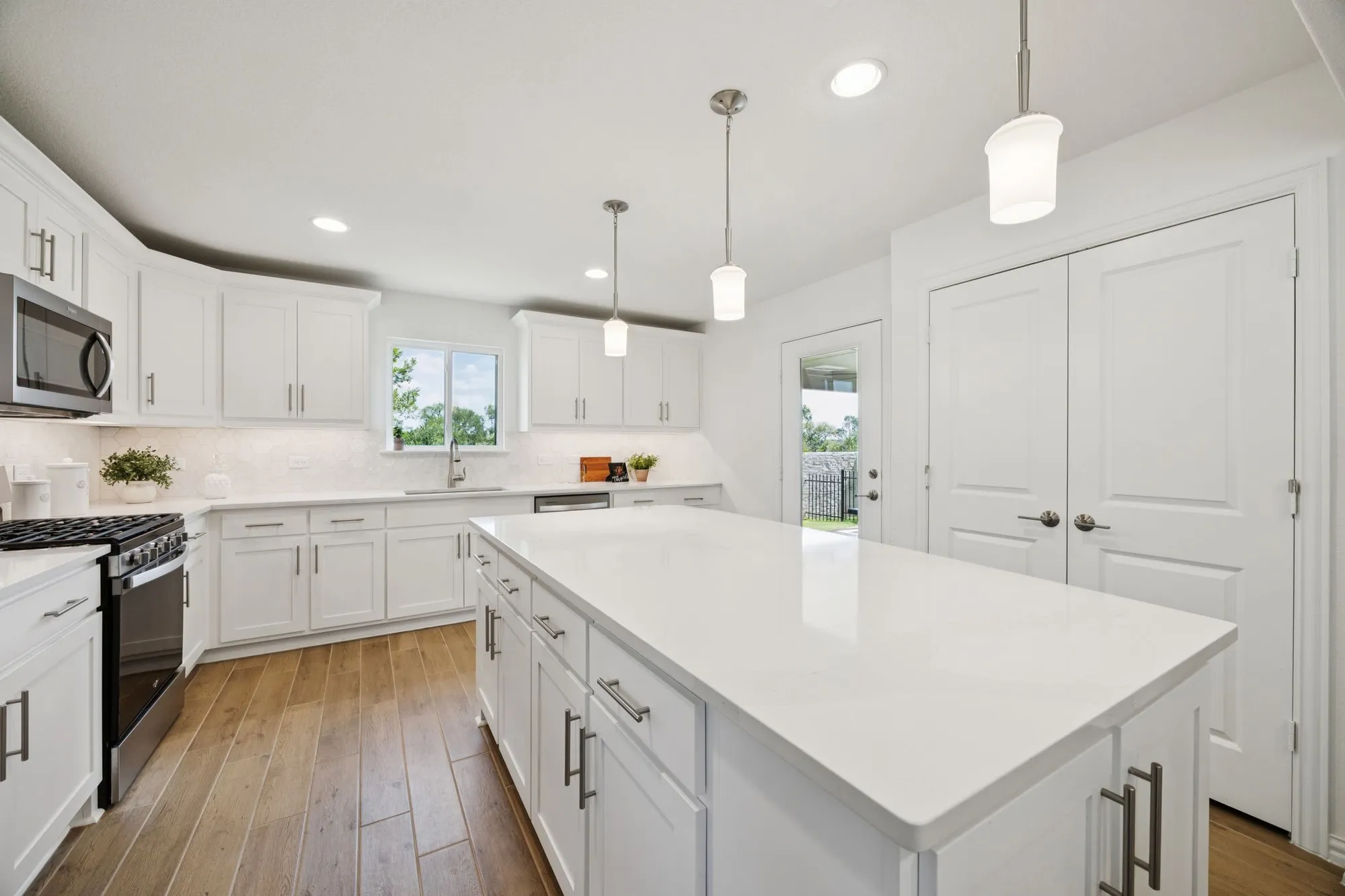 Property Slideshow image 16 of 35 | 401 long pines dr, Mckinney, TX, 75071