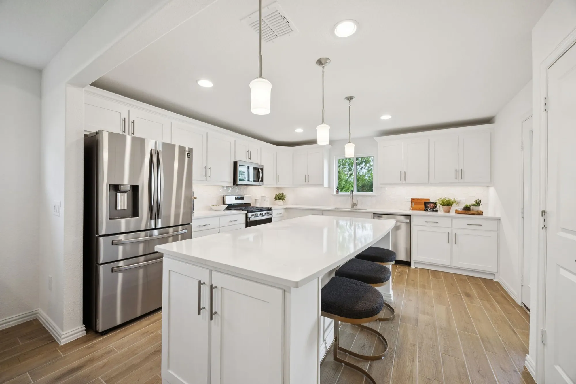 Property Slideshow image 18 of 35 | 401 long pines dr, Mckinney, TX, 75071