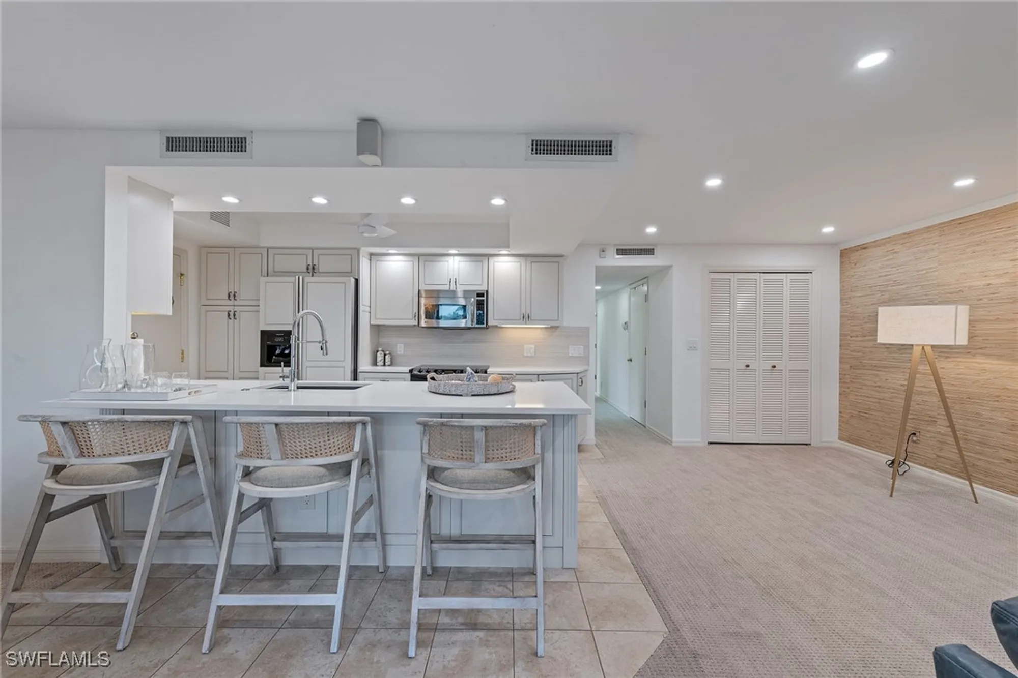 Property Slideshow image 7 of 25 | 2900 gulf shore blvd 310, Naples, FL, 34103