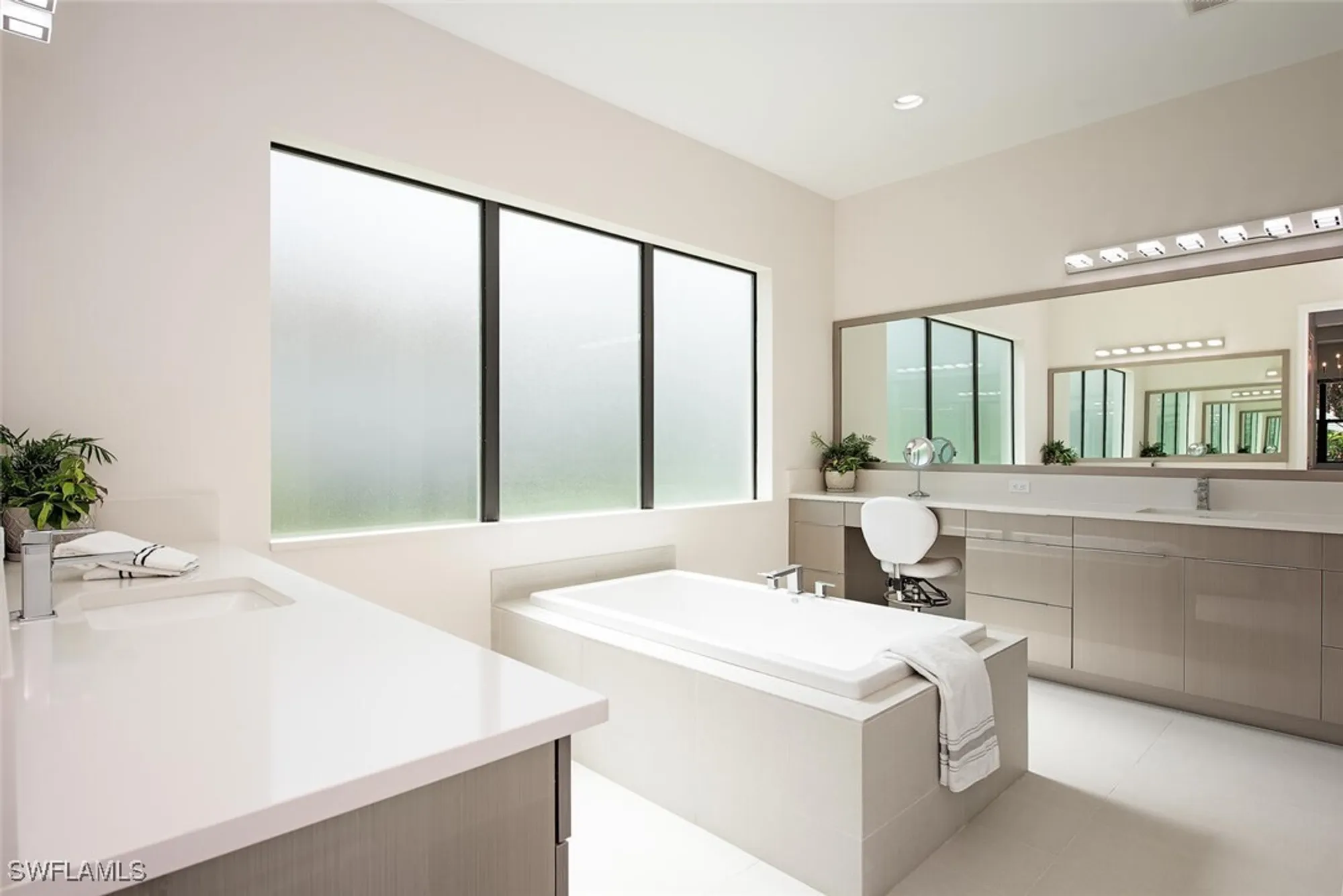 Property Slideshow image 21 of 42 | 12049 azalea way, Naples, FL, 34120