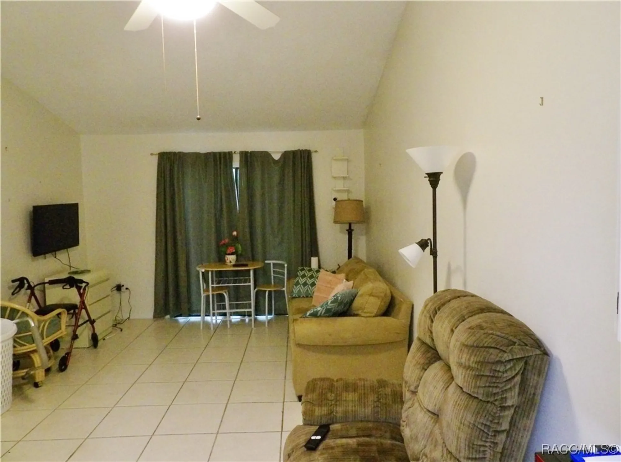 Property Slideshow image 4 of 11 | 537 w cherry laurel ct, Beverly Hills, FL, 34465