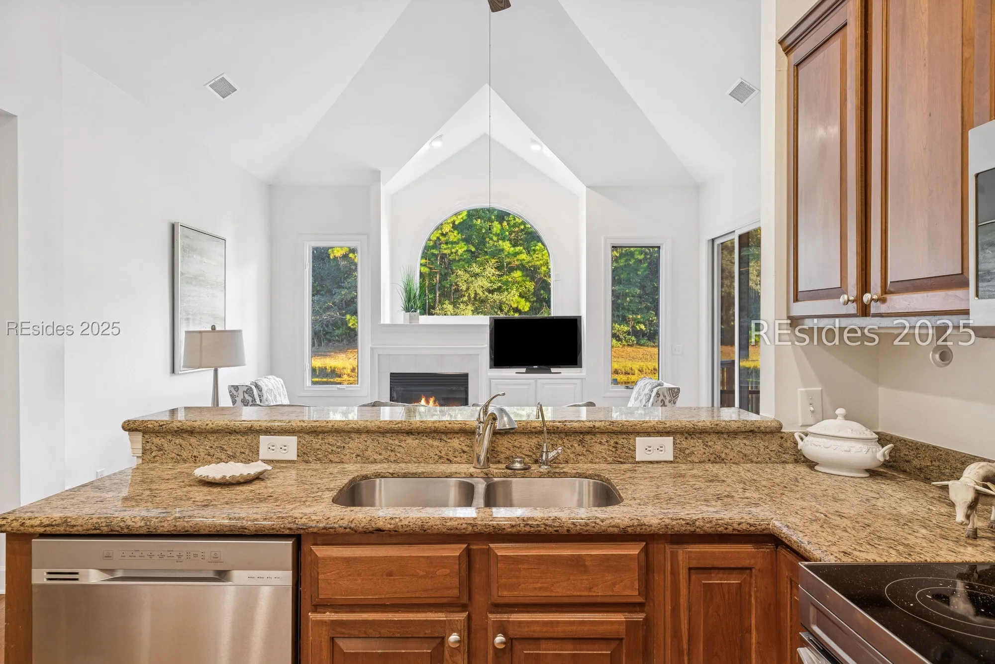 Property Slideshow image 34 of 65 | 8 branford ln, Hilton Head Island, SC, 29926