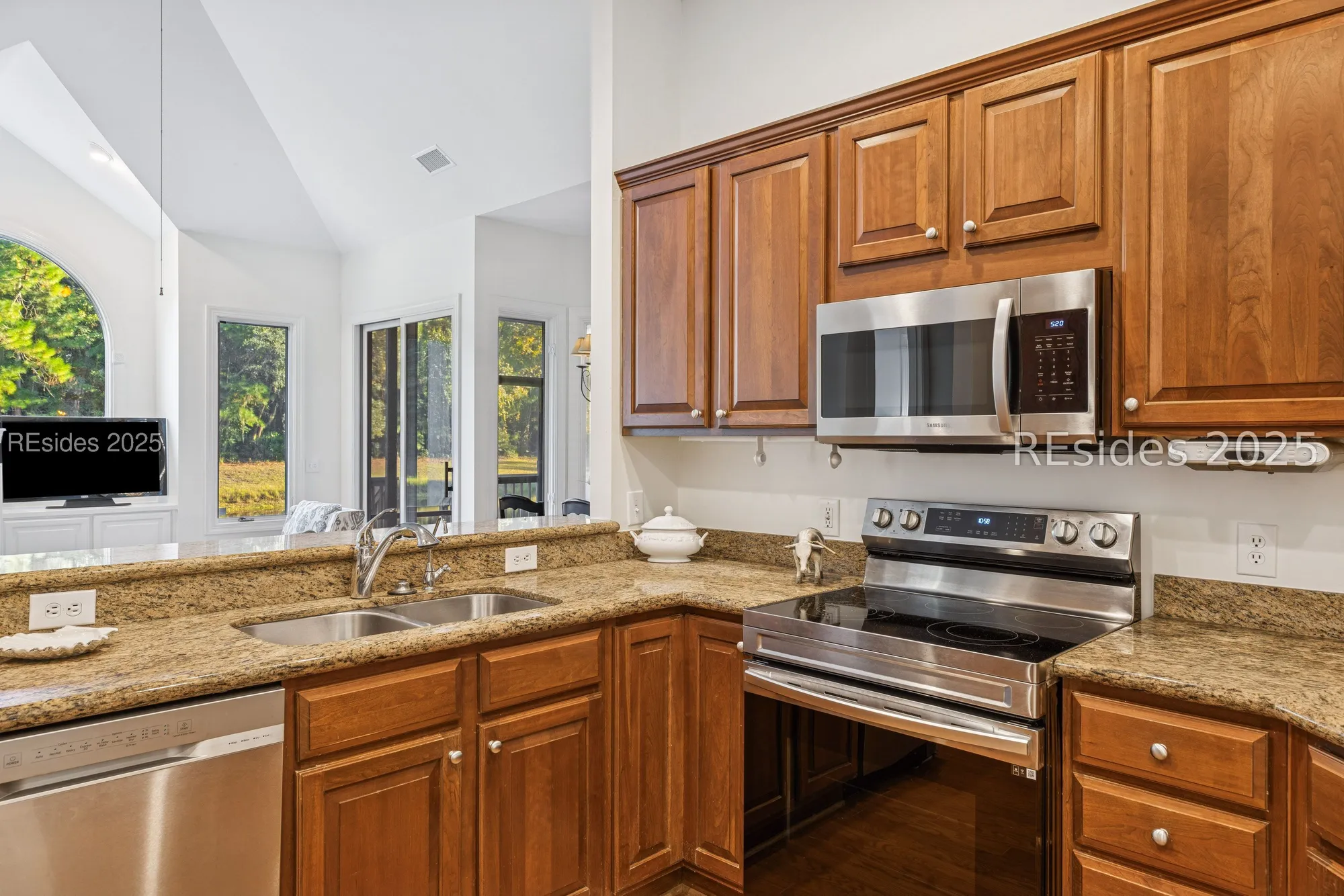 Property Slideshow image 31 of 65 | 8 branford ln, Hilton Head Island, SC, 29926