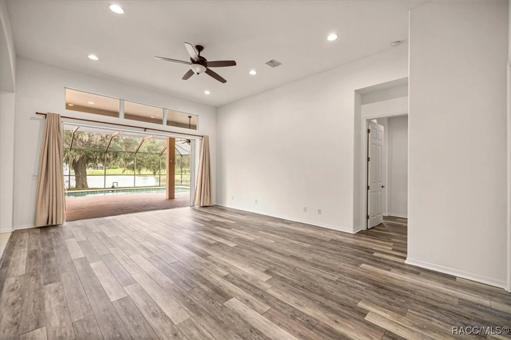 Property Slideshow image 5 of 52 | 1125 w beagle run loop, Hernando, FL, 34442