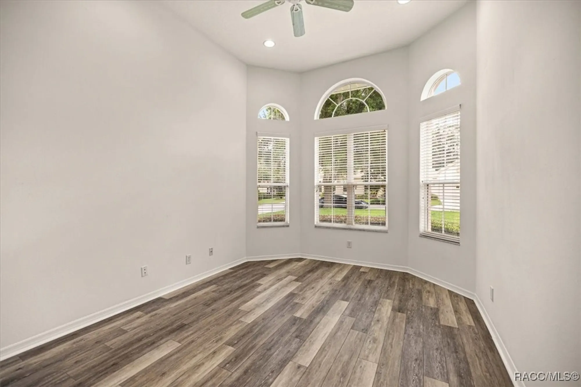 Property Slideshow image 9 of 52 | 1125 w beagle run loop, Hernando, FL, 34442