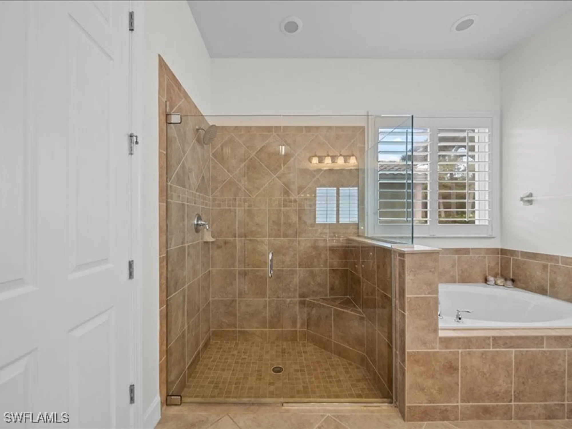 Property Slideshow image 11 of 30 | 12938 kingsmill way, Fort Myers, FL, 33913
