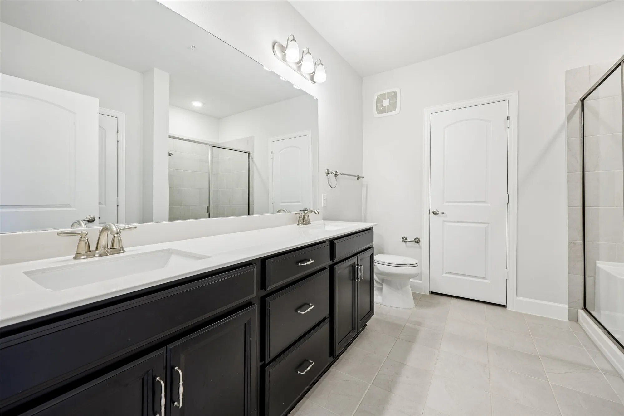 Property Slideshow image 12 of 35 | 1735 wittington pl apt 2203, Farmers Branch, TX, 75234