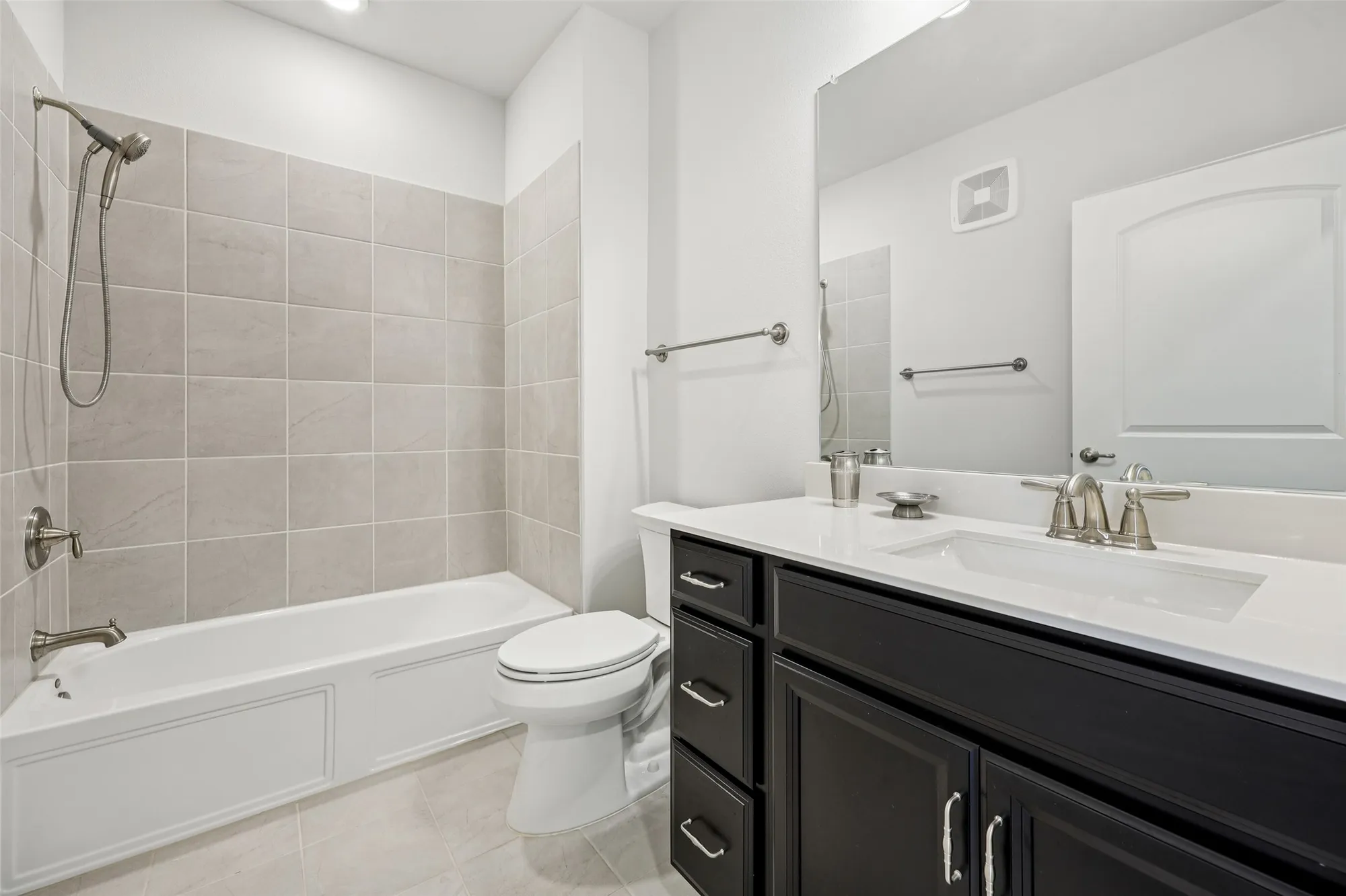Property Slideshow image 20 of 35 | 1735 wittington pl apt 2203, Farmers Branch, TX, 75234