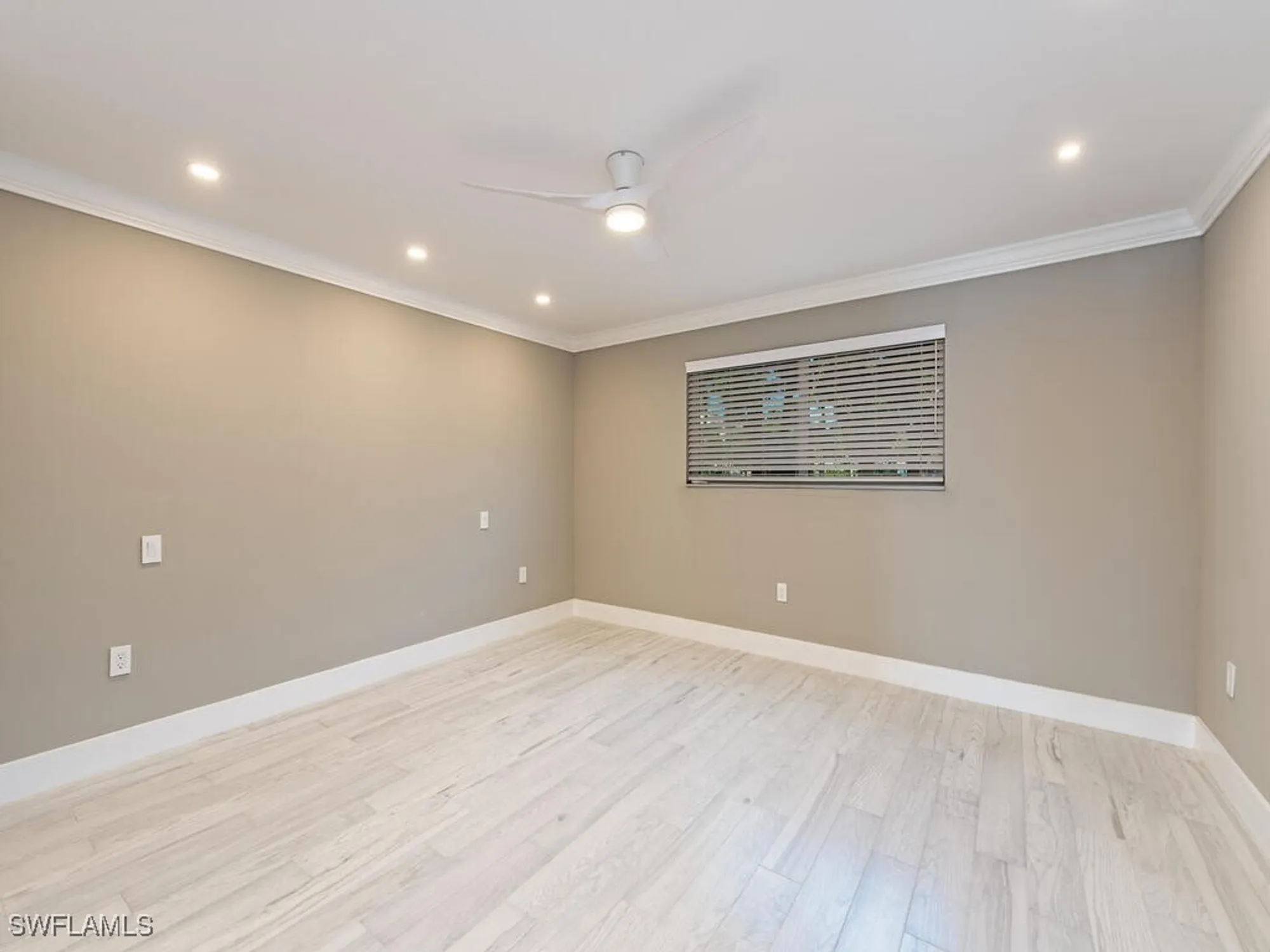 Property Slideshow image 15 of 42 | 2500 gulf shore blvd s9, Naples, FL, 34103