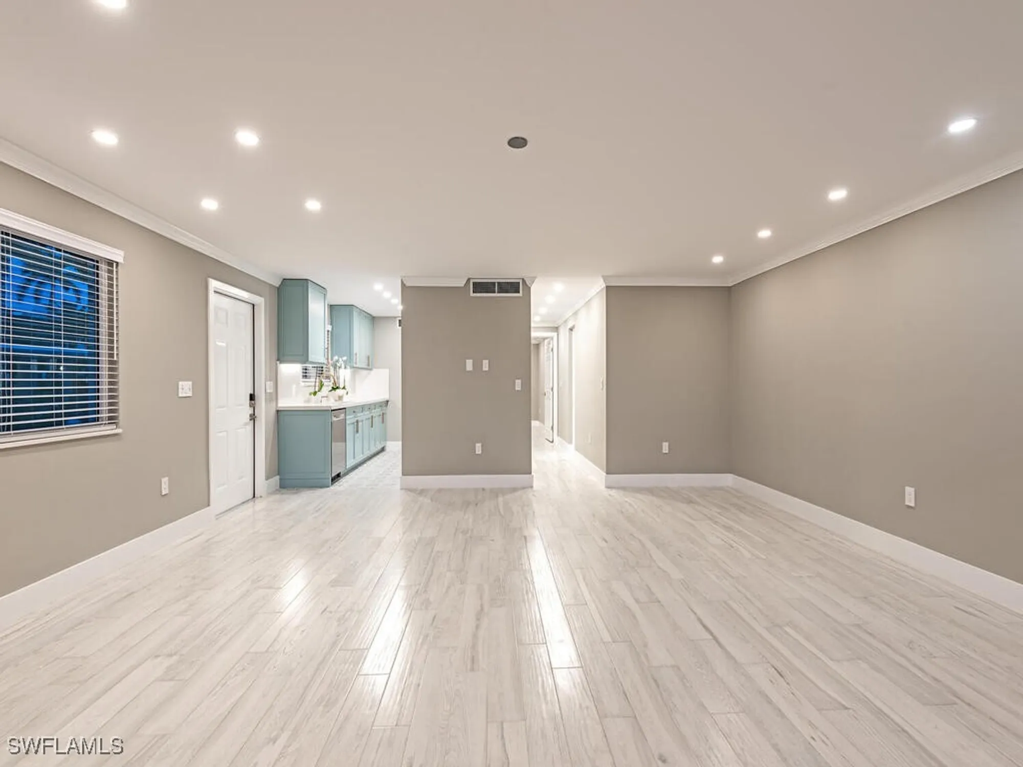 Property Slideshow image 18 of 42 | 2500 gulf shore blvd s9, Naples, FL, 34103