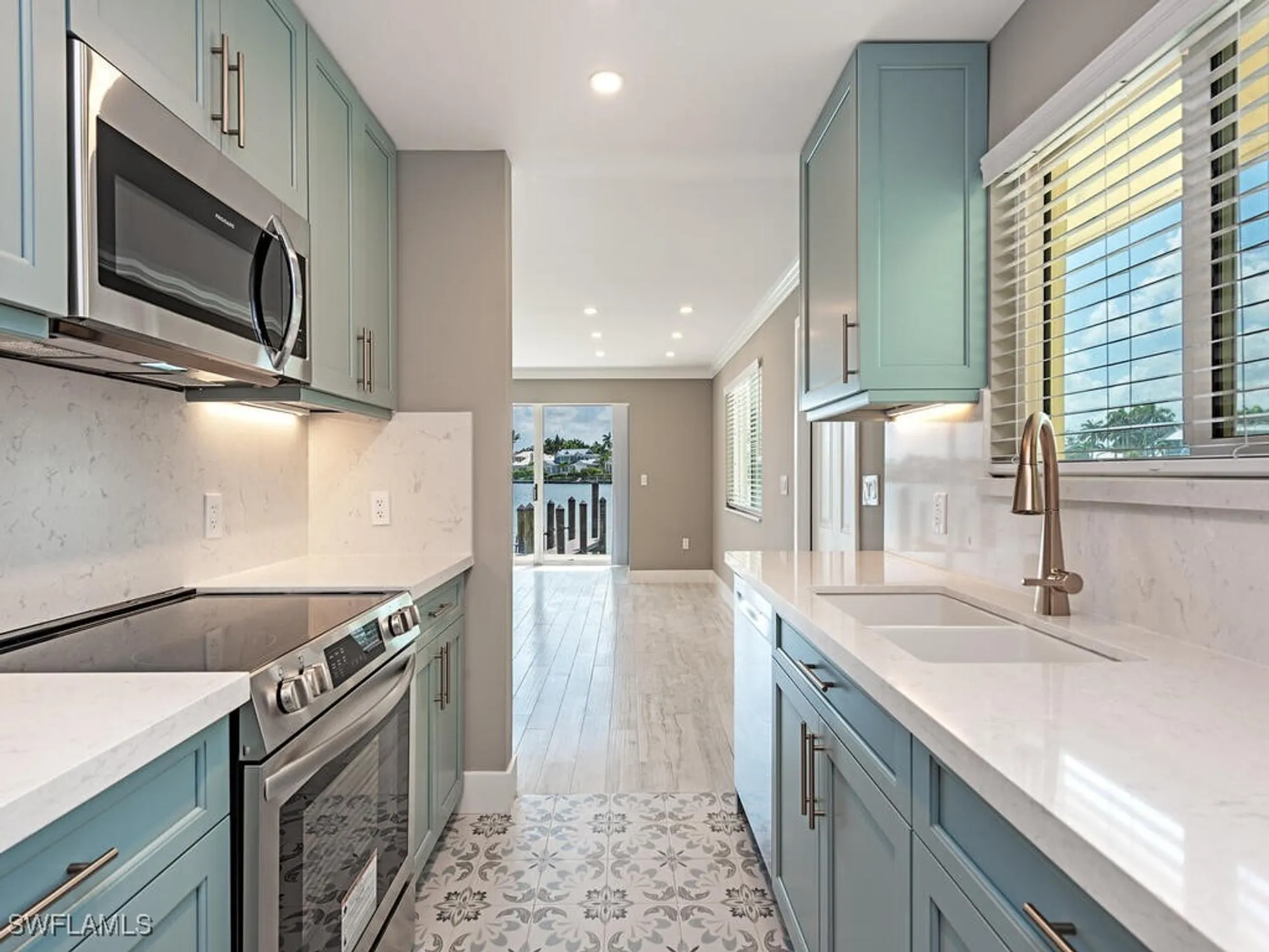 Property Slideshow image 11 of 42 | 2500 gulf shore blvd s9, Naples, FL, 34103