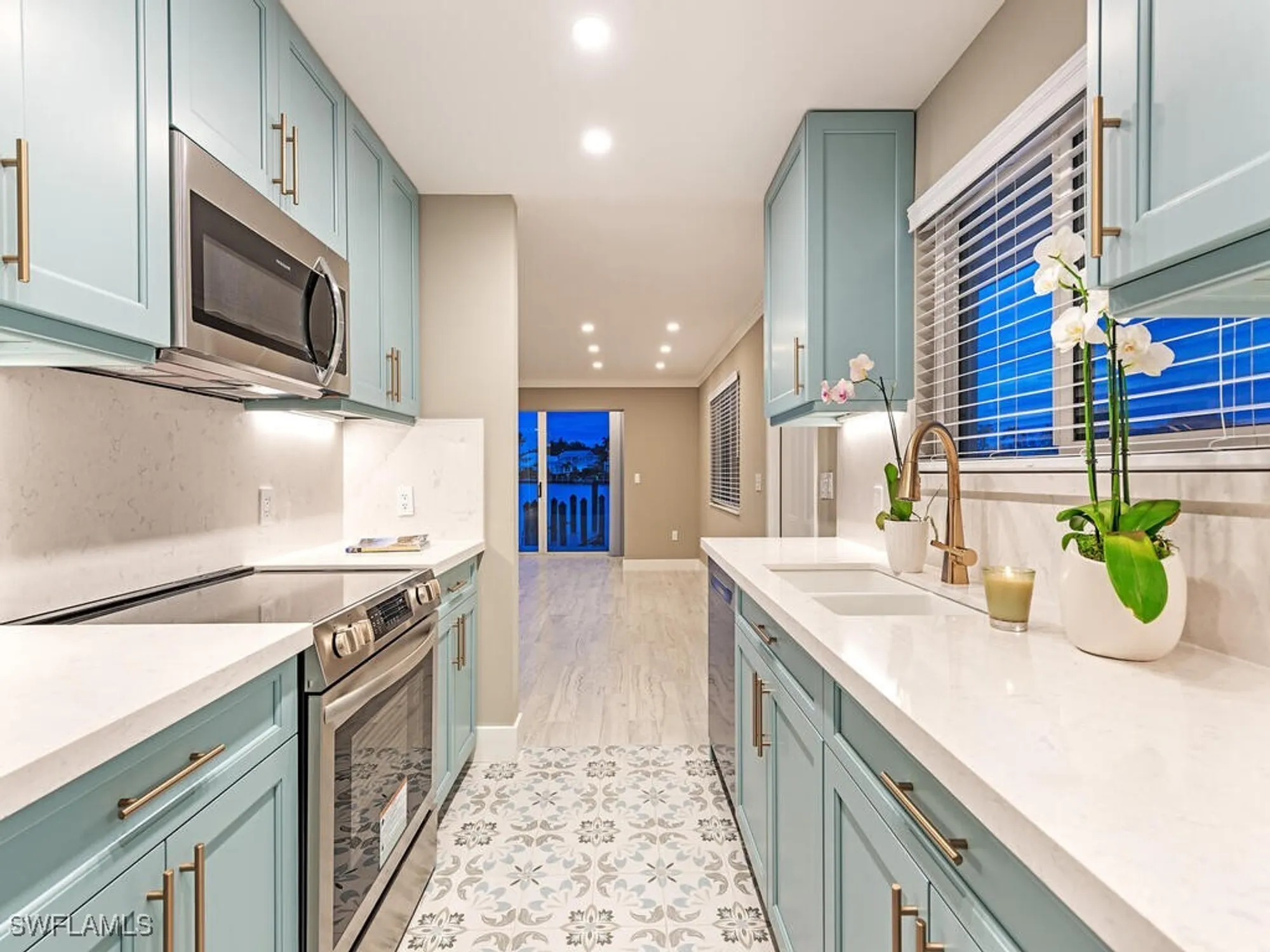 Property Slideshow image 8 of 42 | 2500 gulf shore blvd s9, Naples, FL, 34103