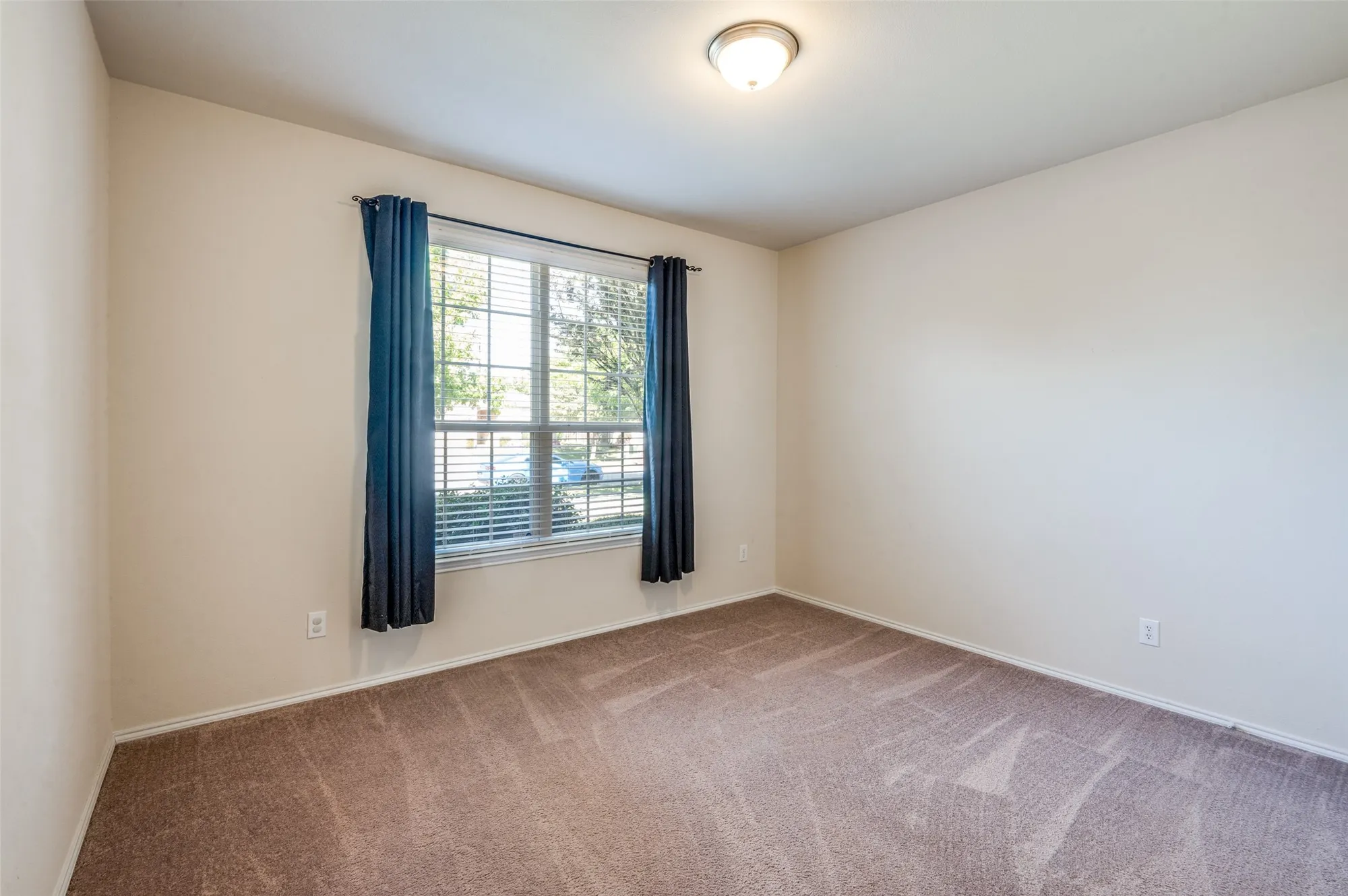 Property Slideshow image 16 of 30 | 2941 oyster bay dr, Frisco, TX, 75036