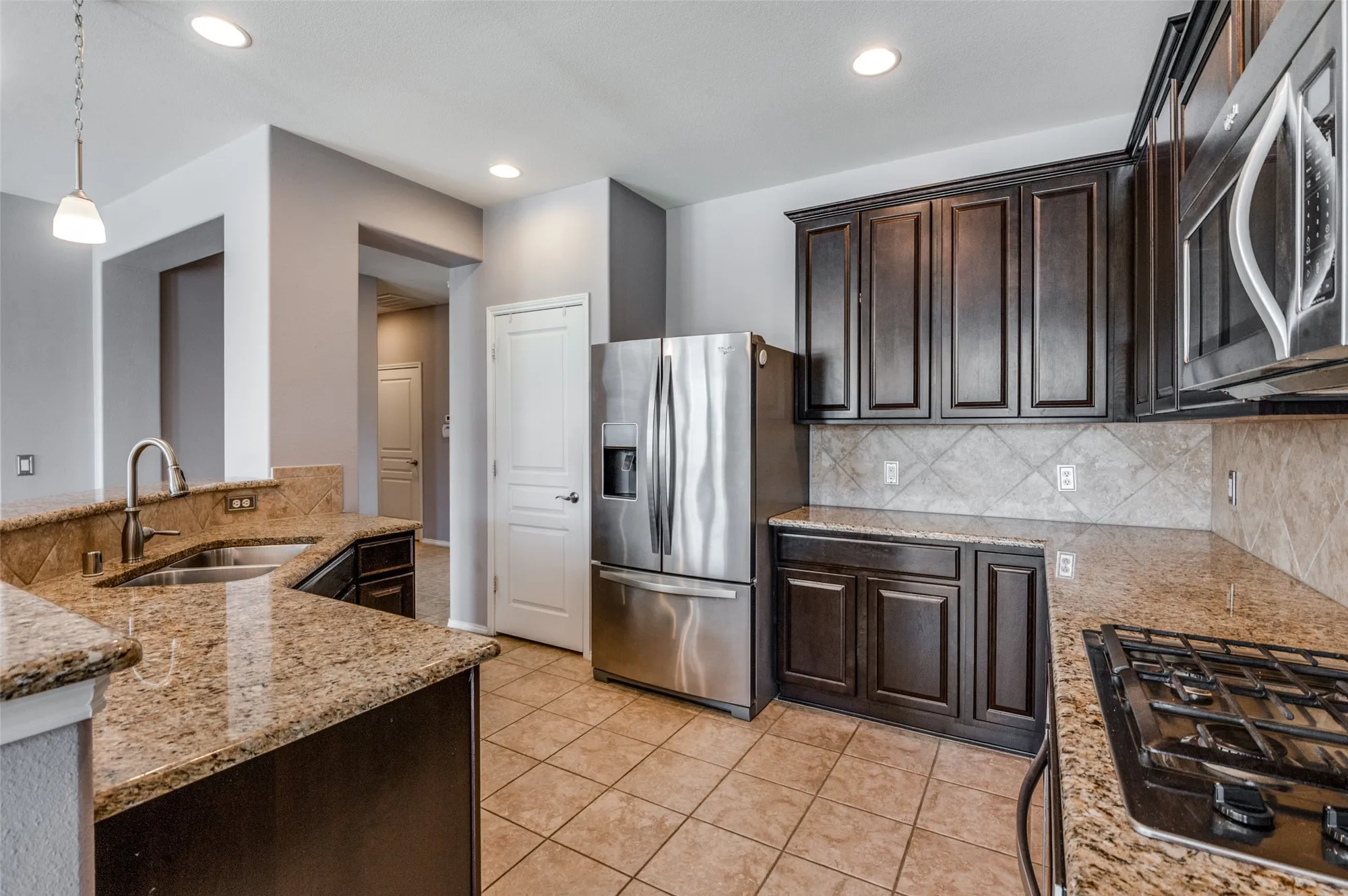 Property Slideshow image 13 of 30 | 2941 oyster bay dr, Frisco, TX, 75036