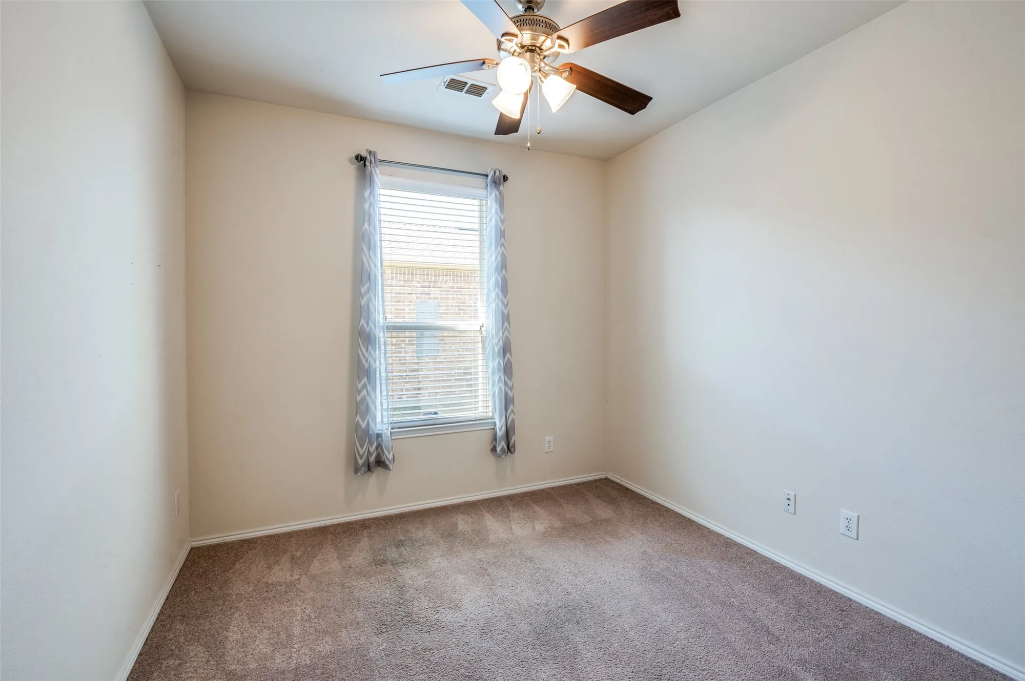 Property Slideshow image 4 of 30 | 2941 oyster bay dr, Frisco, TX, 75036