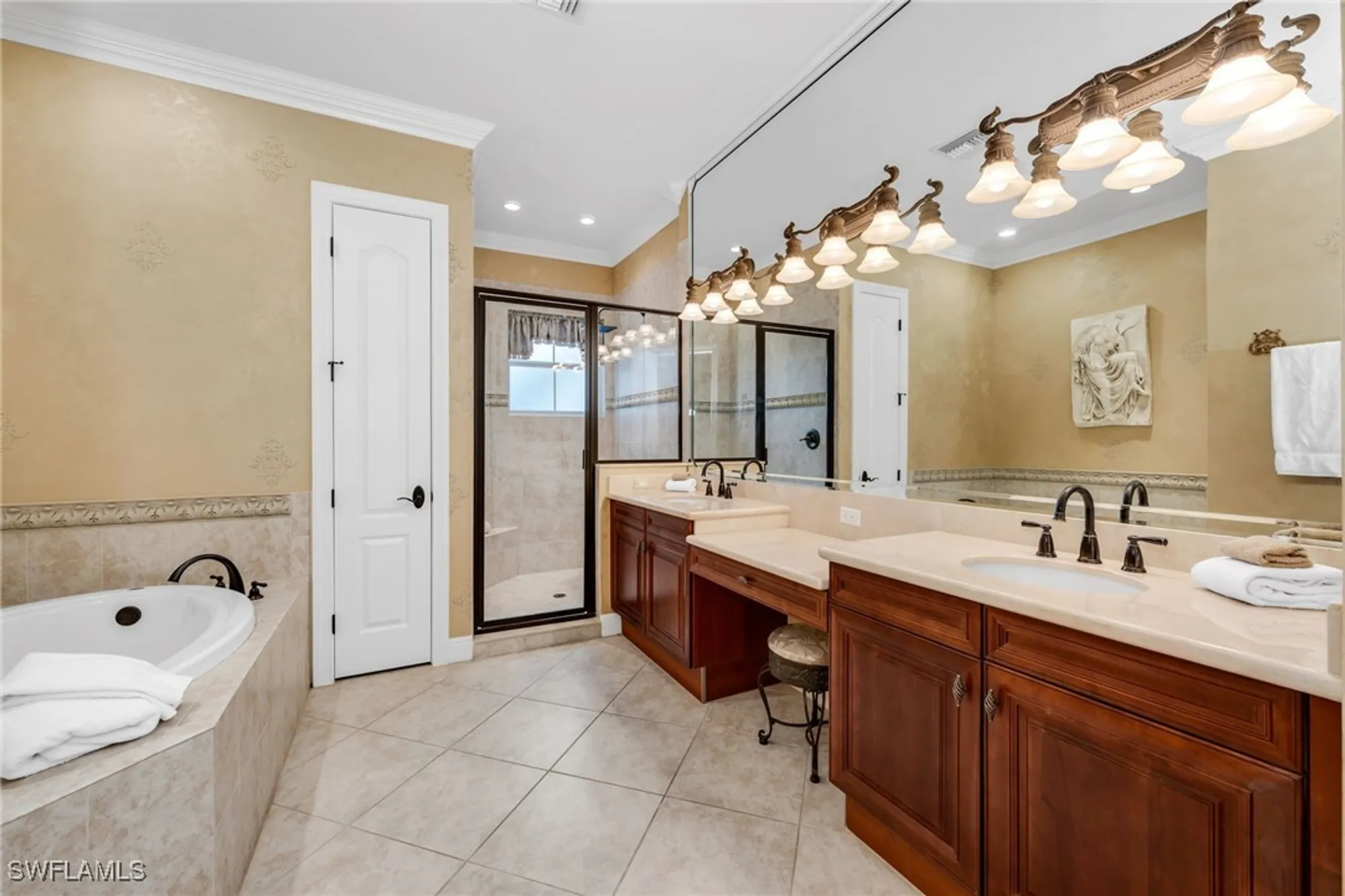 Property Slideshow image 16 of 24 | 579 avellino isles cir # 202, Naples, FL, 34119