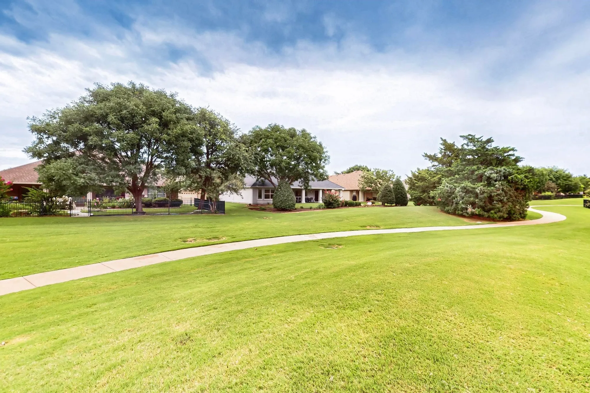 Property Slideshow image 37 of 40 | 10013 countryside dr, Denton, TX, 76207