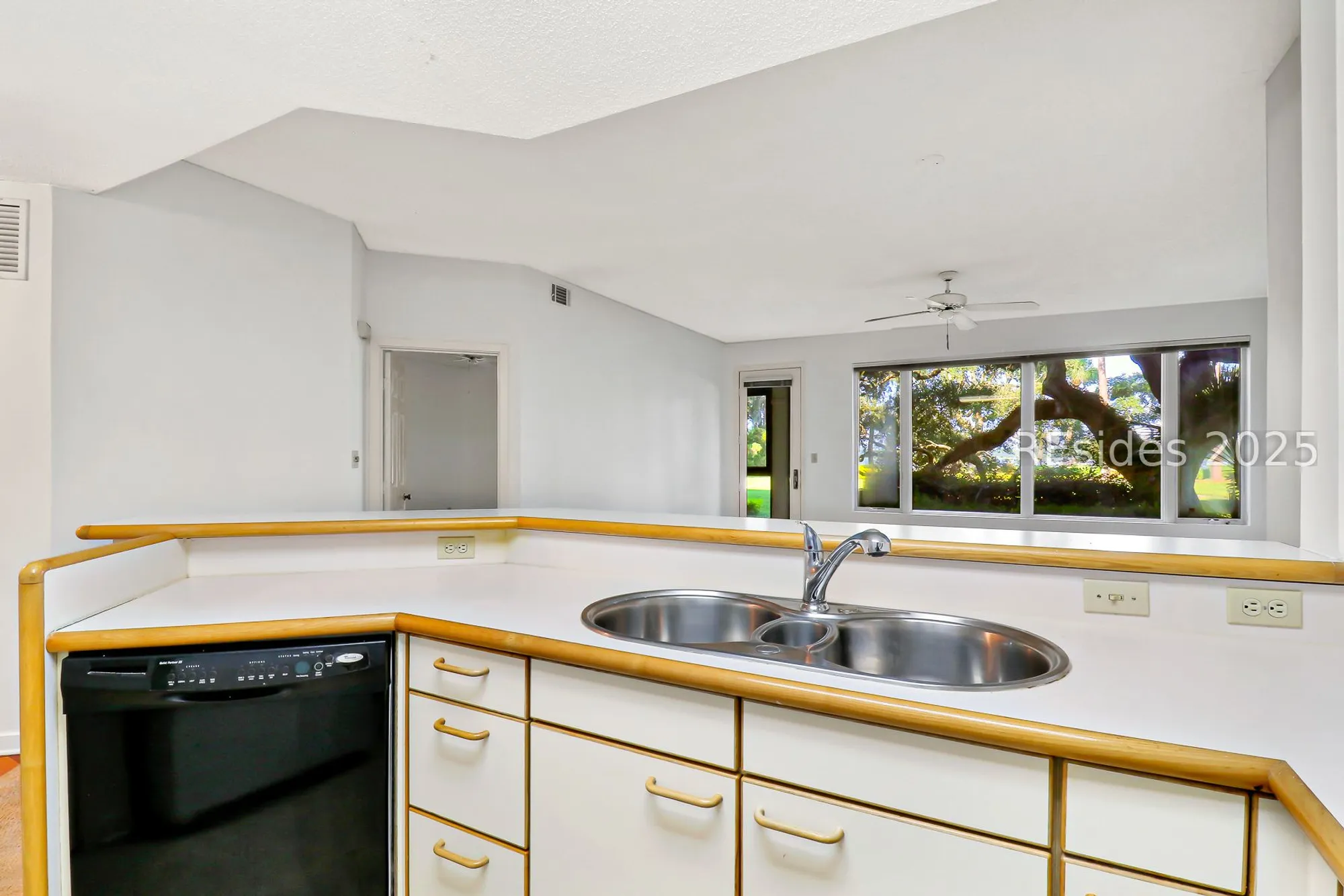 Property Slideshow image 10 of 44 | 6 village north dr 133, Hilton Head Island, SC, 29926