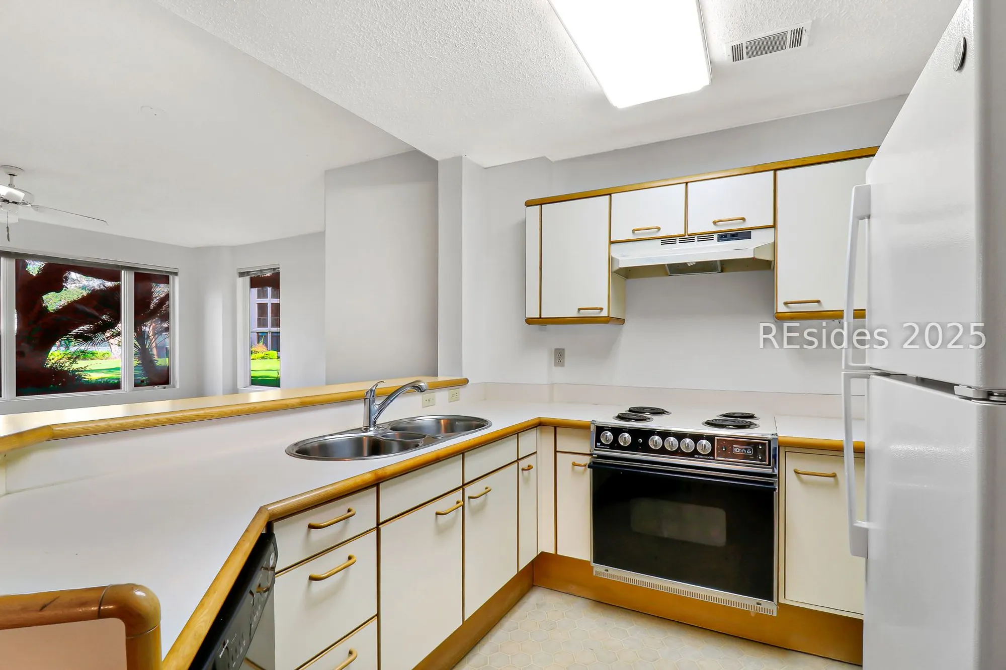 Property Slideshow image 9 of 44 | 6 village north dr 133, Hilton Head Island, SC, 29926