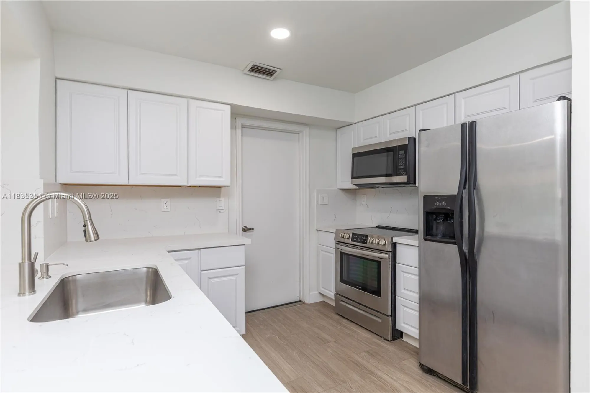 Property Slideshow image 19 of 37 | 4516 mainland dr, Tamarac, FL, 33319