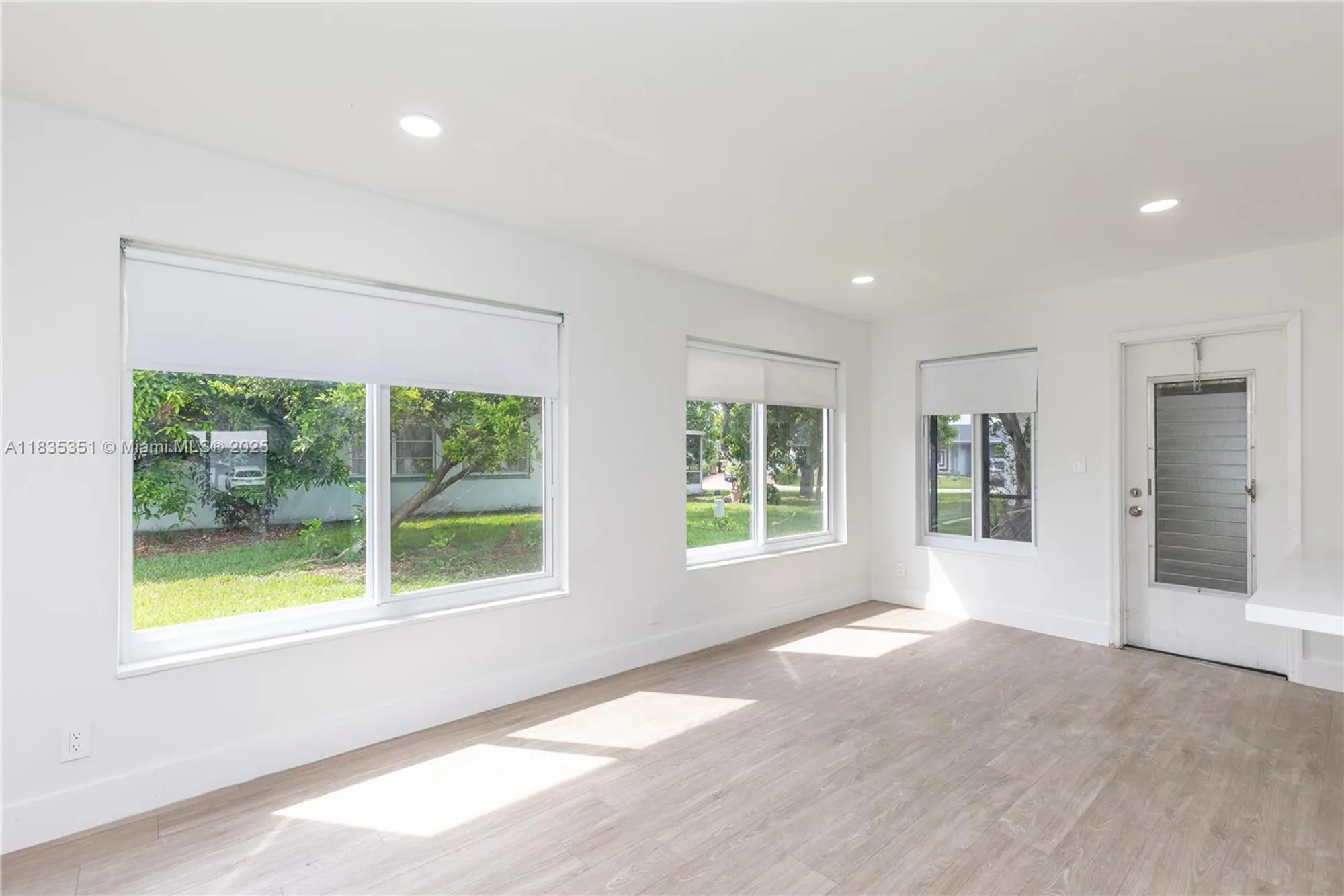 Property Slideshow image 10 of 37 | 4516 mainland dr, Tamarac, FL, 33319