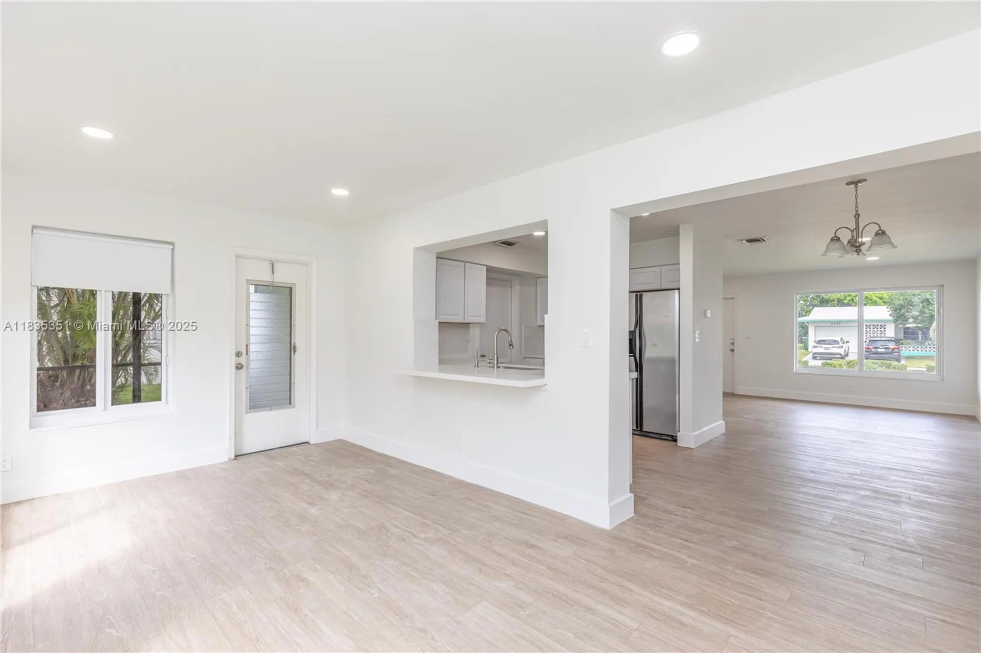 Property Slideshow image 13 of 37 | 4516 mainland dr, Tamarac, FL, 33319