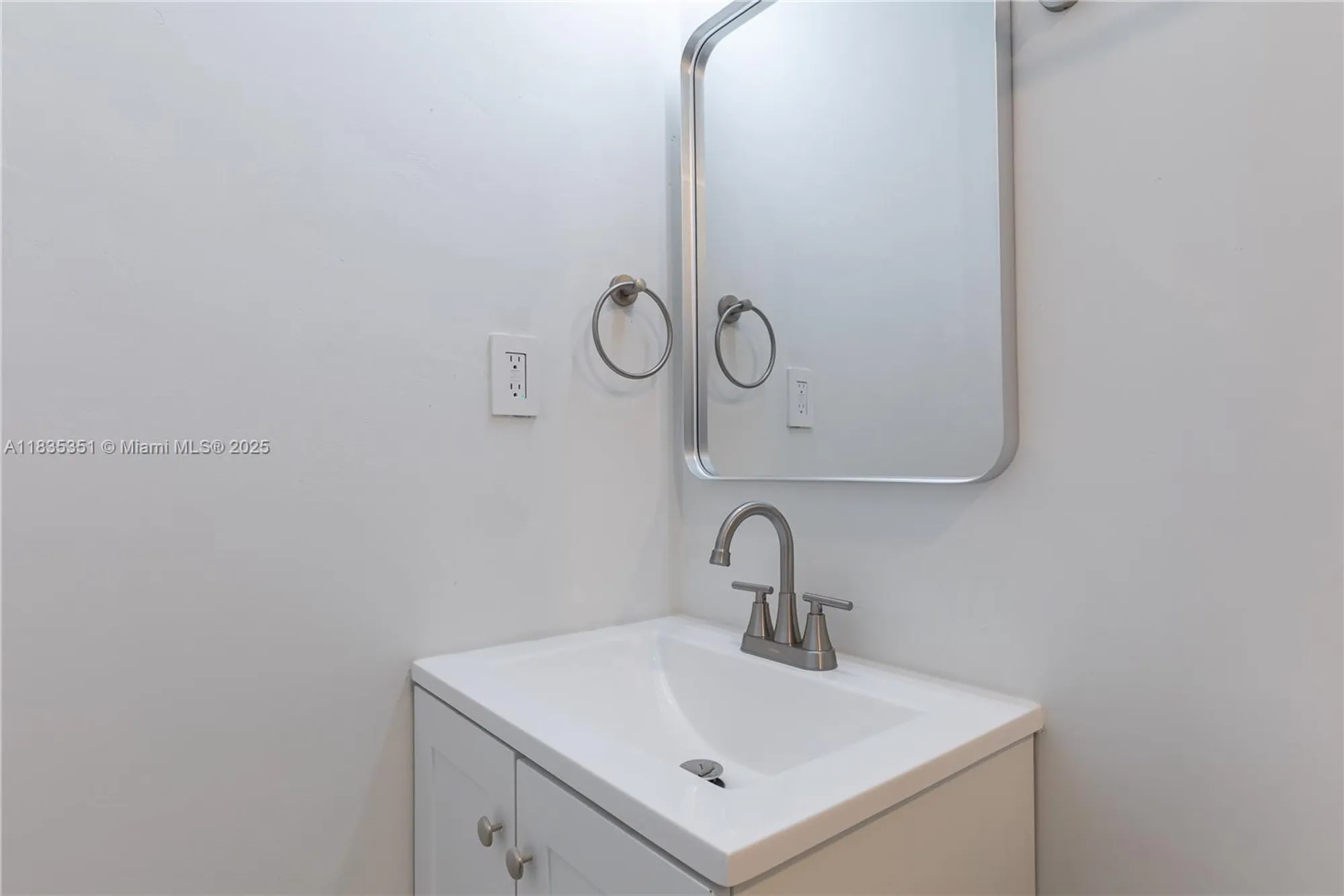 Property Slideshow image 27 of 37 | 4516 mainland dr, Tamarac, FL, 33319