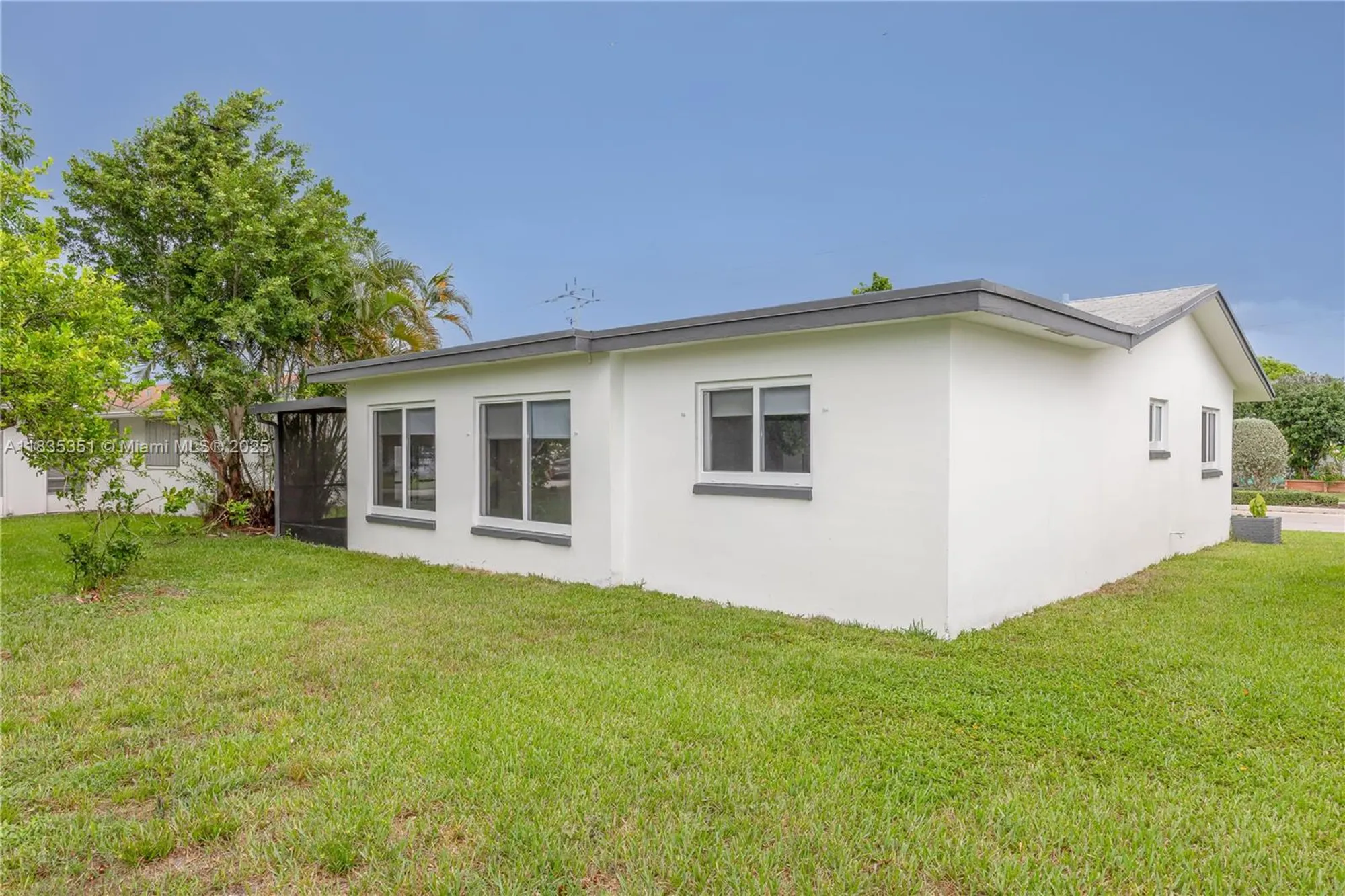 Property Slideshow image 34 of 37 | 4516 mainland dr, Tamarac, FL, 33319