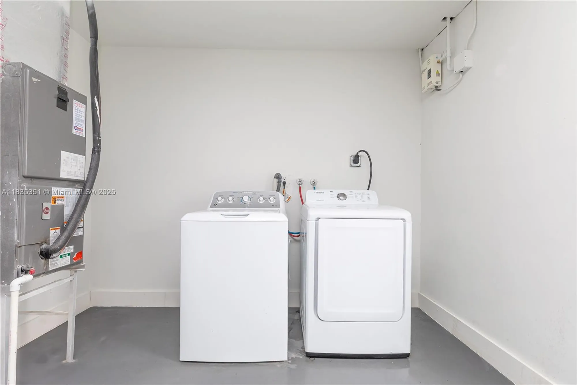 Property Slideshow image 33 of 37 | 4516 mainland dr, Tamarac, FL, 33319