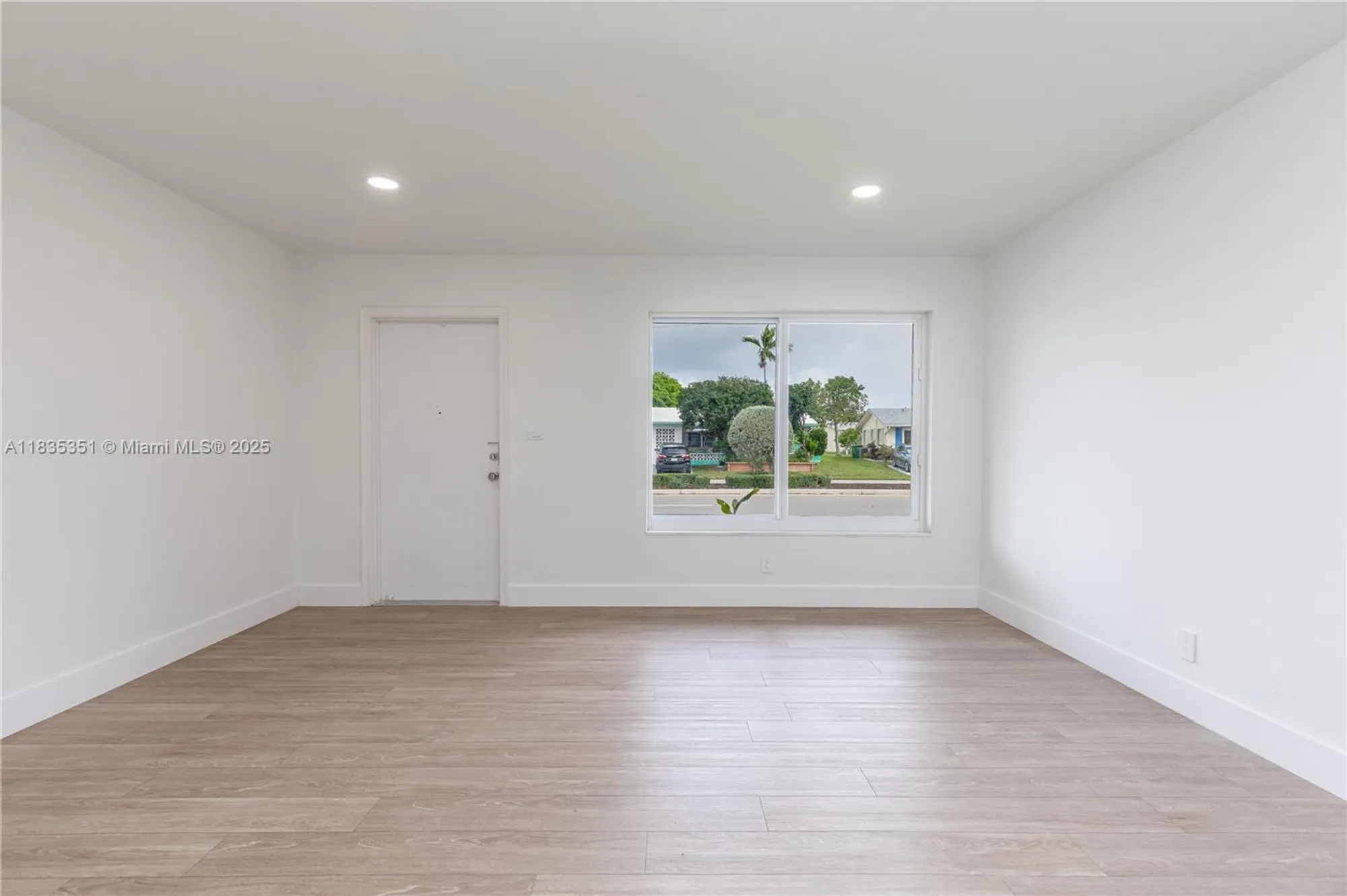 Property Slideshow image 5 of 37 | 4516 mainland dr, Tamarac, FL, 33319